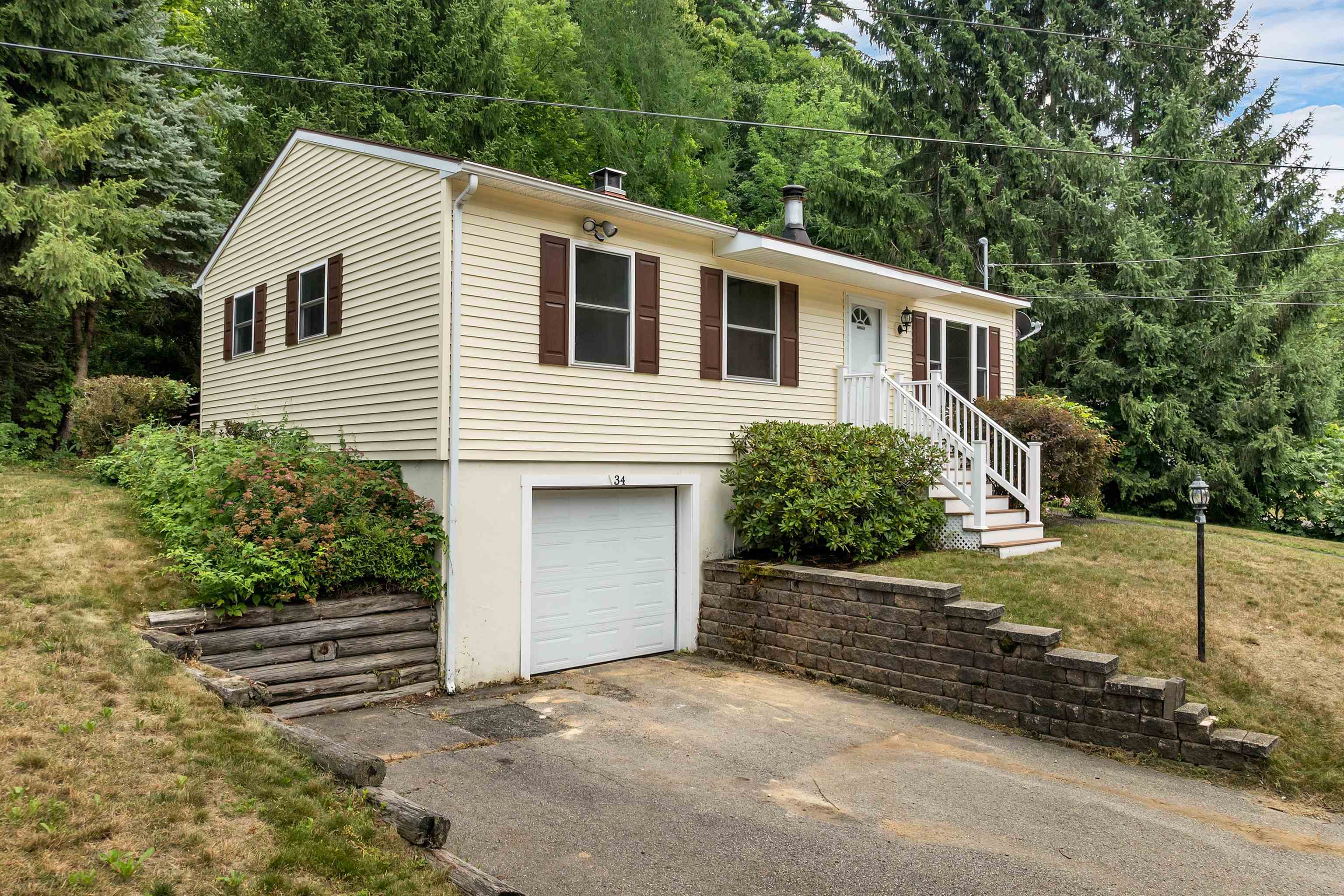 34 Valley St, Laconia, NH 03246