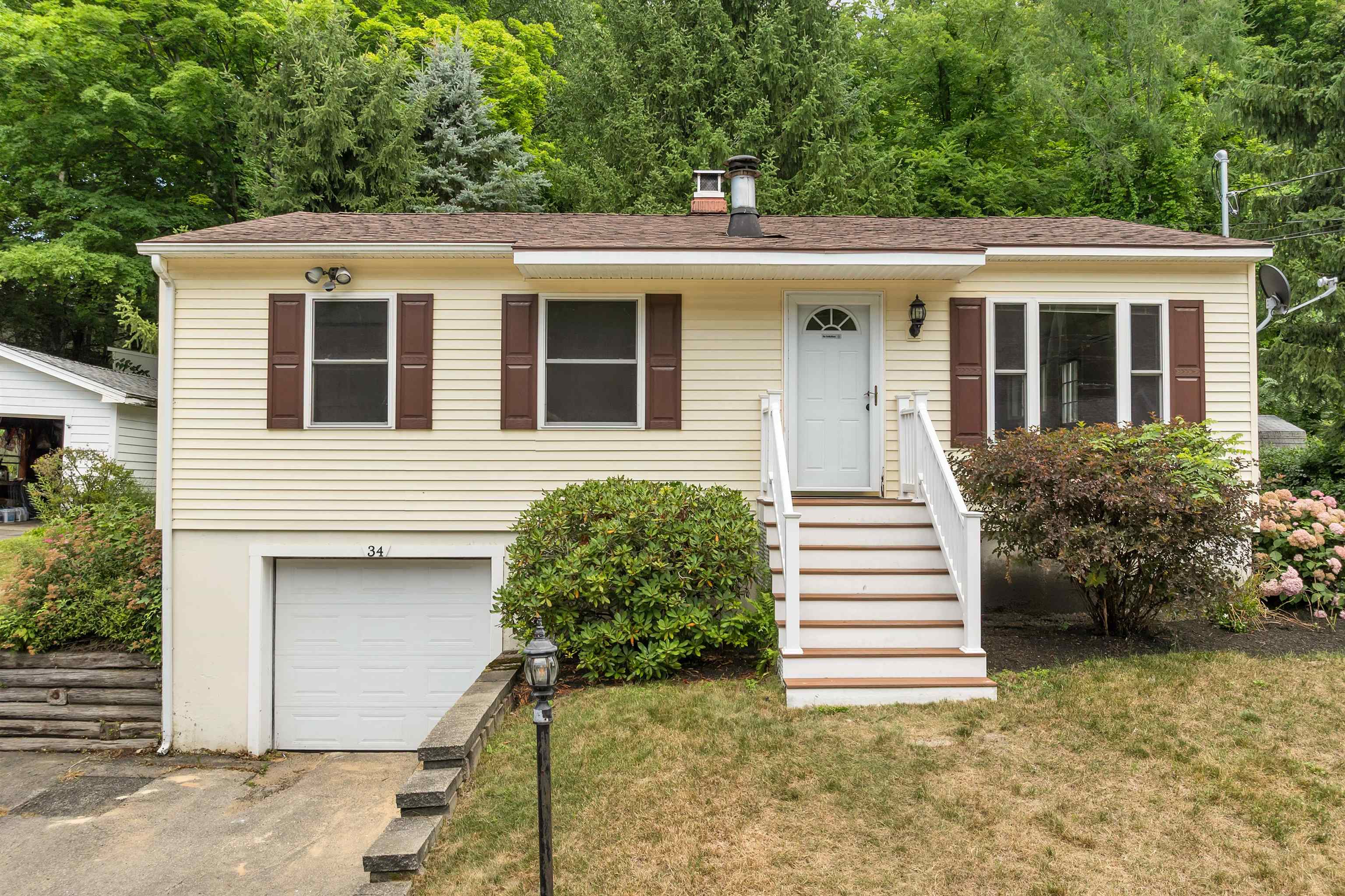 34 Valley St, Laconia, NH 03246