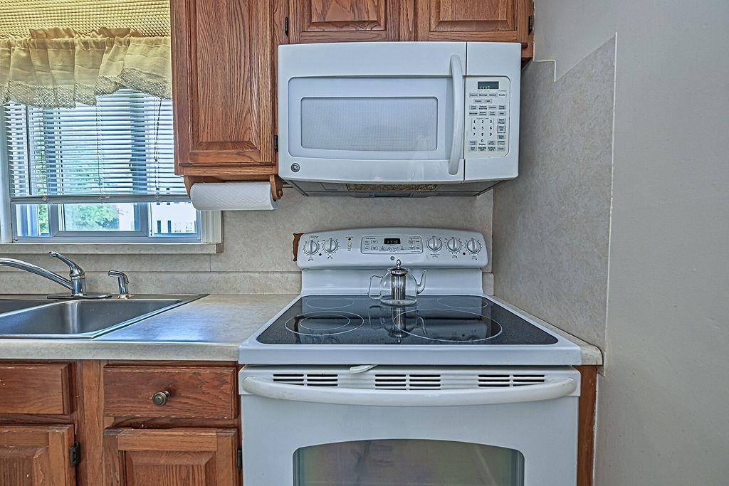 18 Pershing St, Nashua, NH 03060