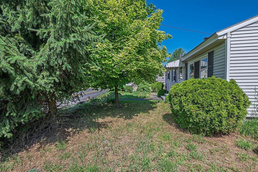 18 Pershing St, Nashua, NH 03060