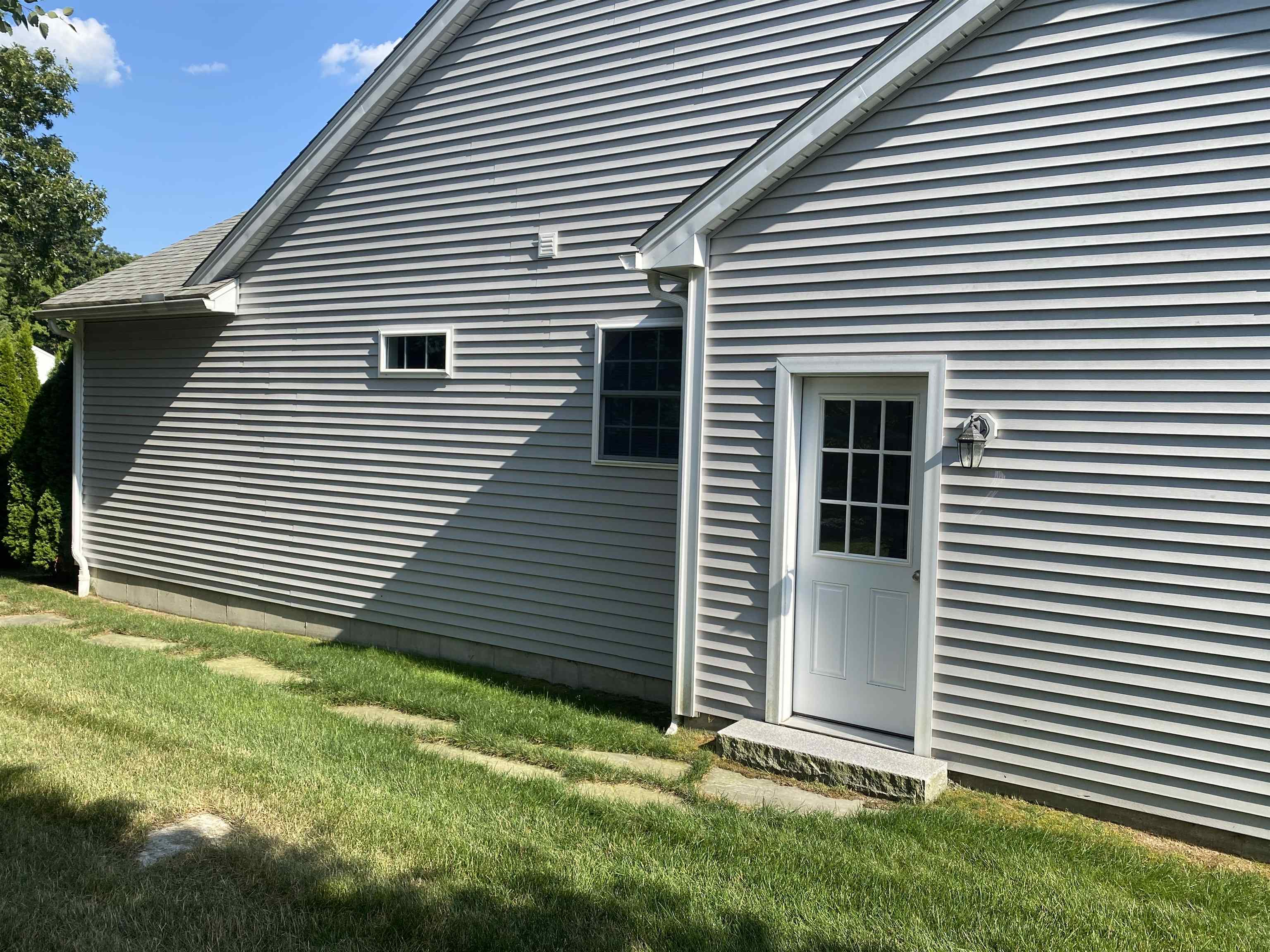2 Club House Way, Amherst, NH 03031