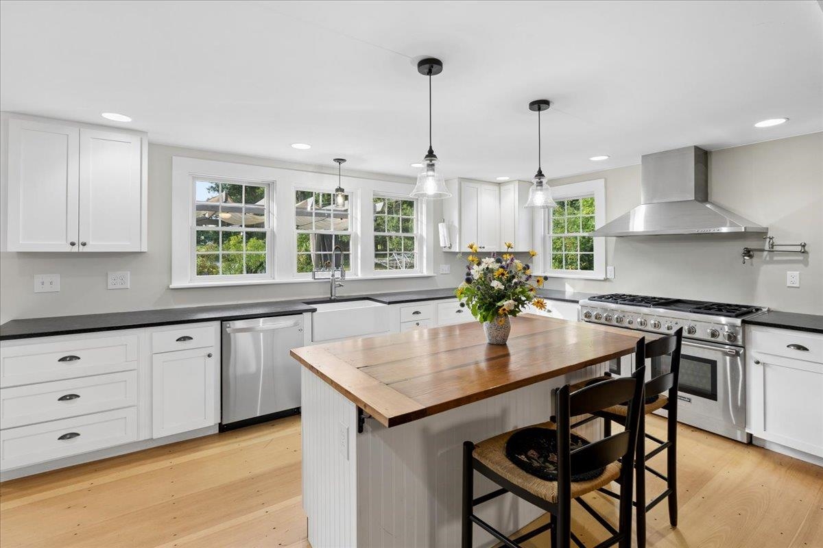 708 Cross Country Rd, Pembroke, NH 03275