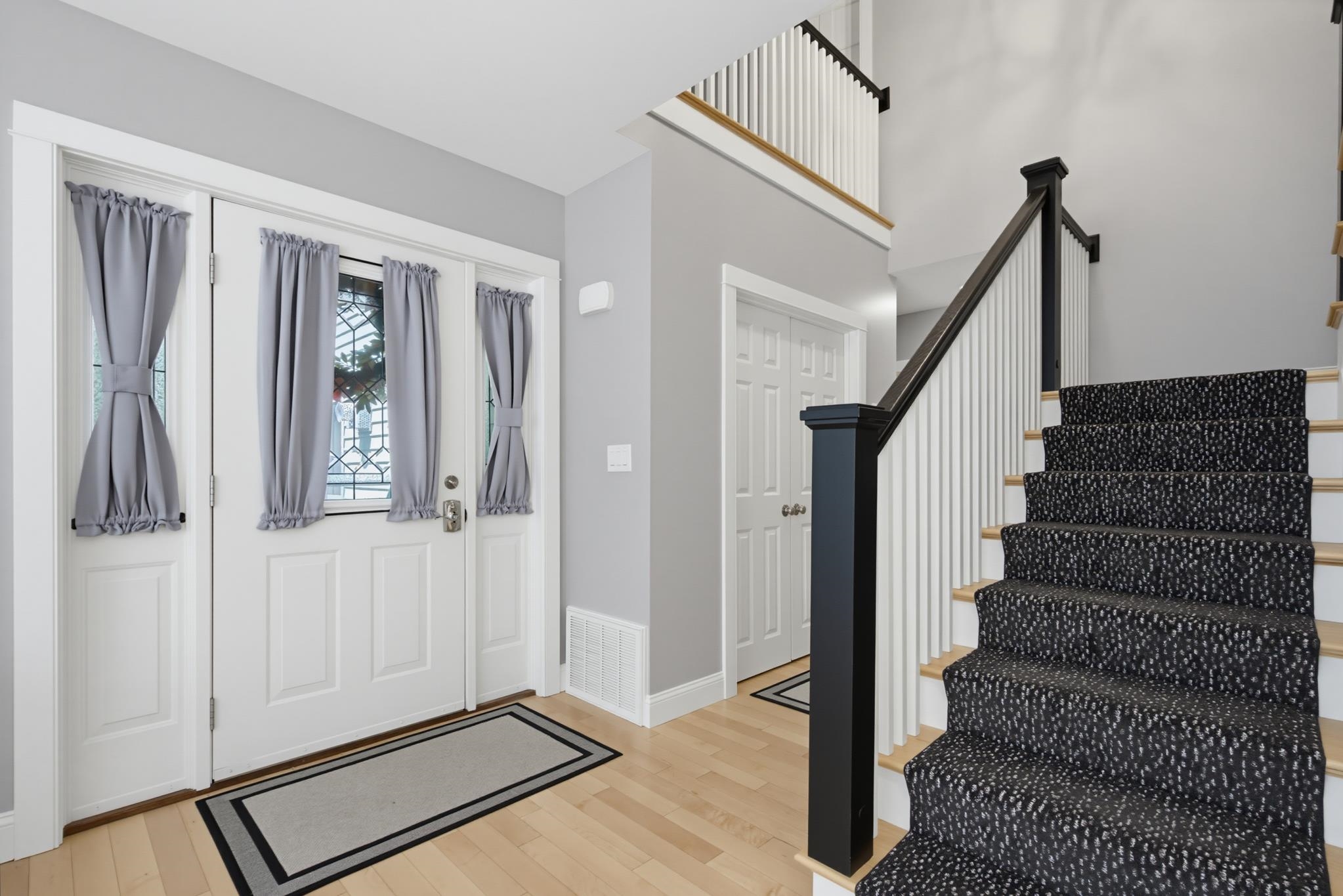 25 Clearwater Dr, Dover, NH 03820