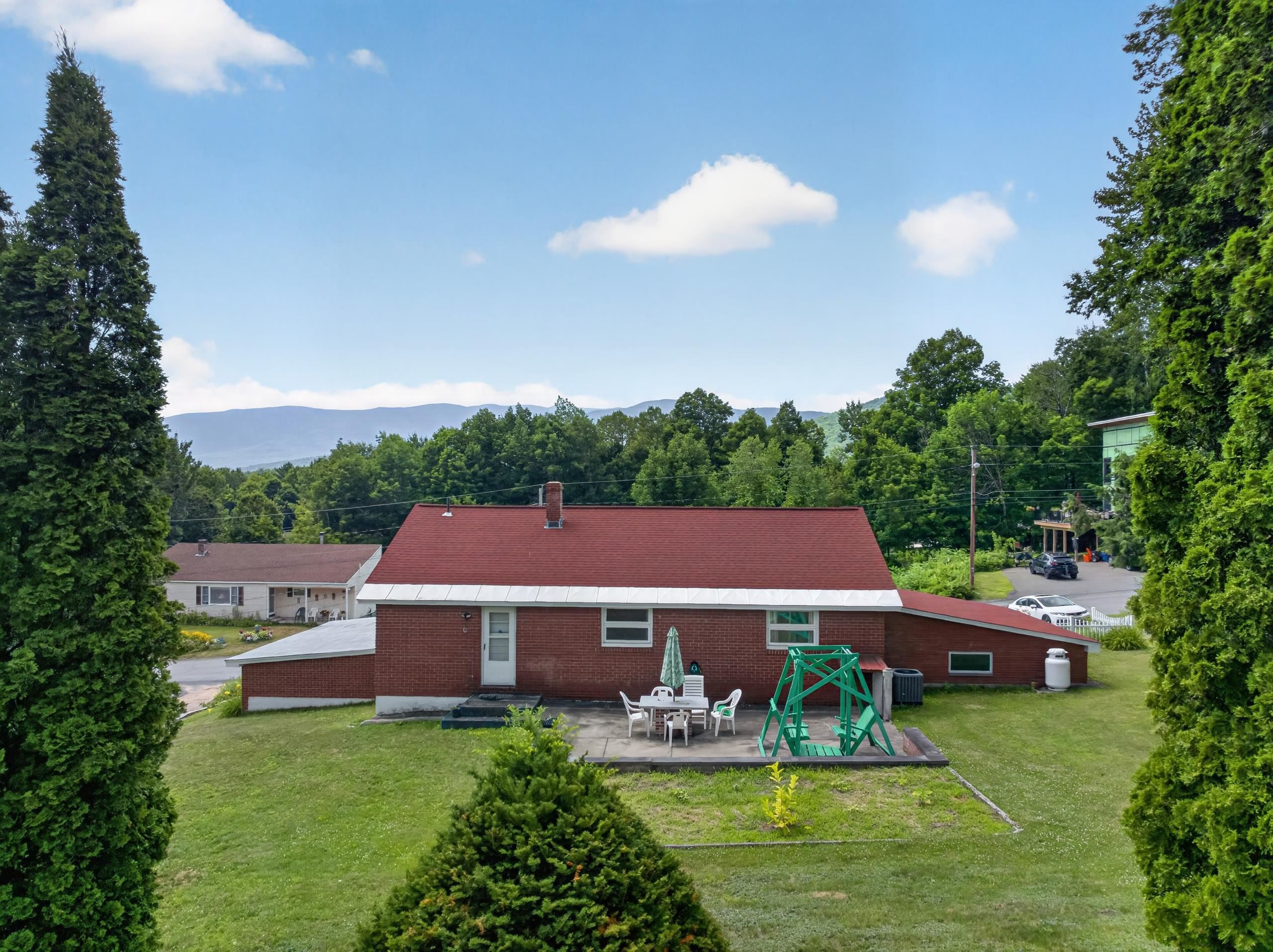 48 Mansion Hill Dr, Lincoln, NH 03251