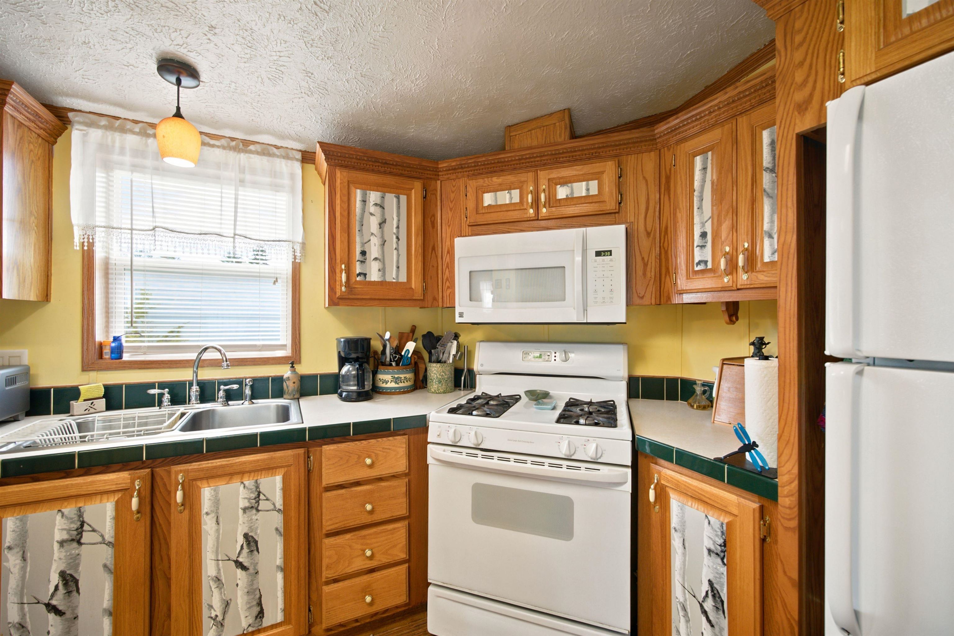 37 Circle Dr, Belmont, NH 03220