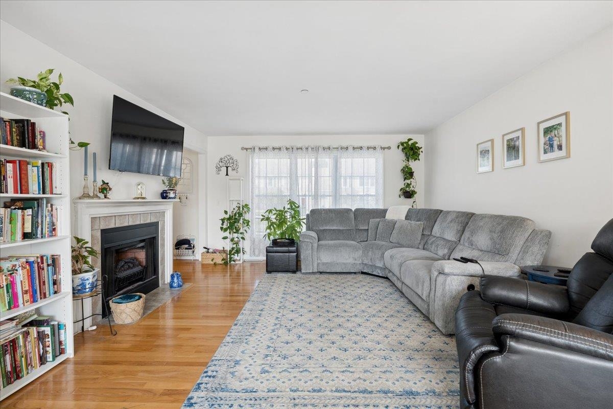 14 Abbey Rd, Brentwood, NH 03833