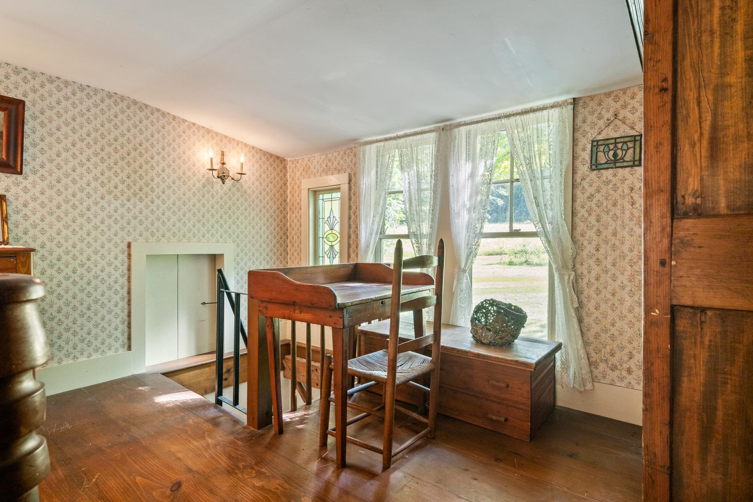 PARTIALLY OPEN TO THE LIVING AREA BELOW, THIS BEDROOMS BOASTS LARGE WINDOWS LOOKING TO THE BACKYARD.