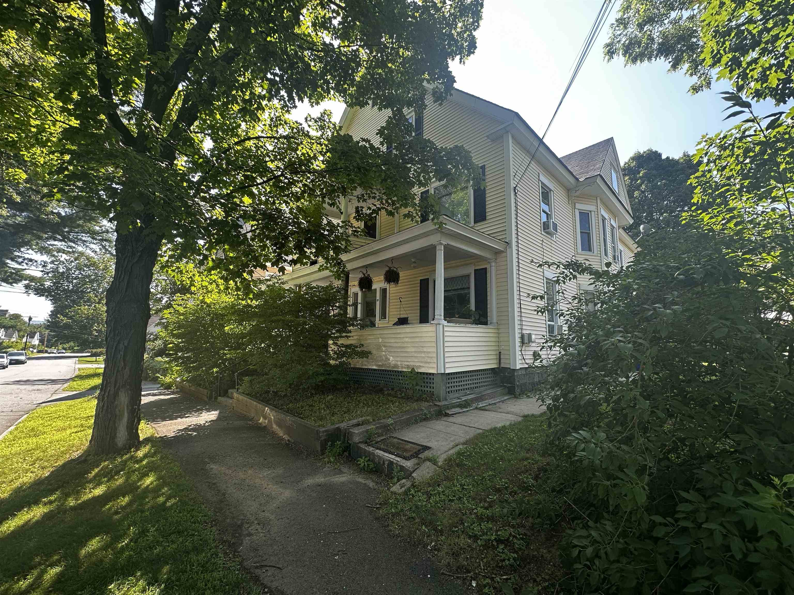 27 Holly St, Concord, NH 03301