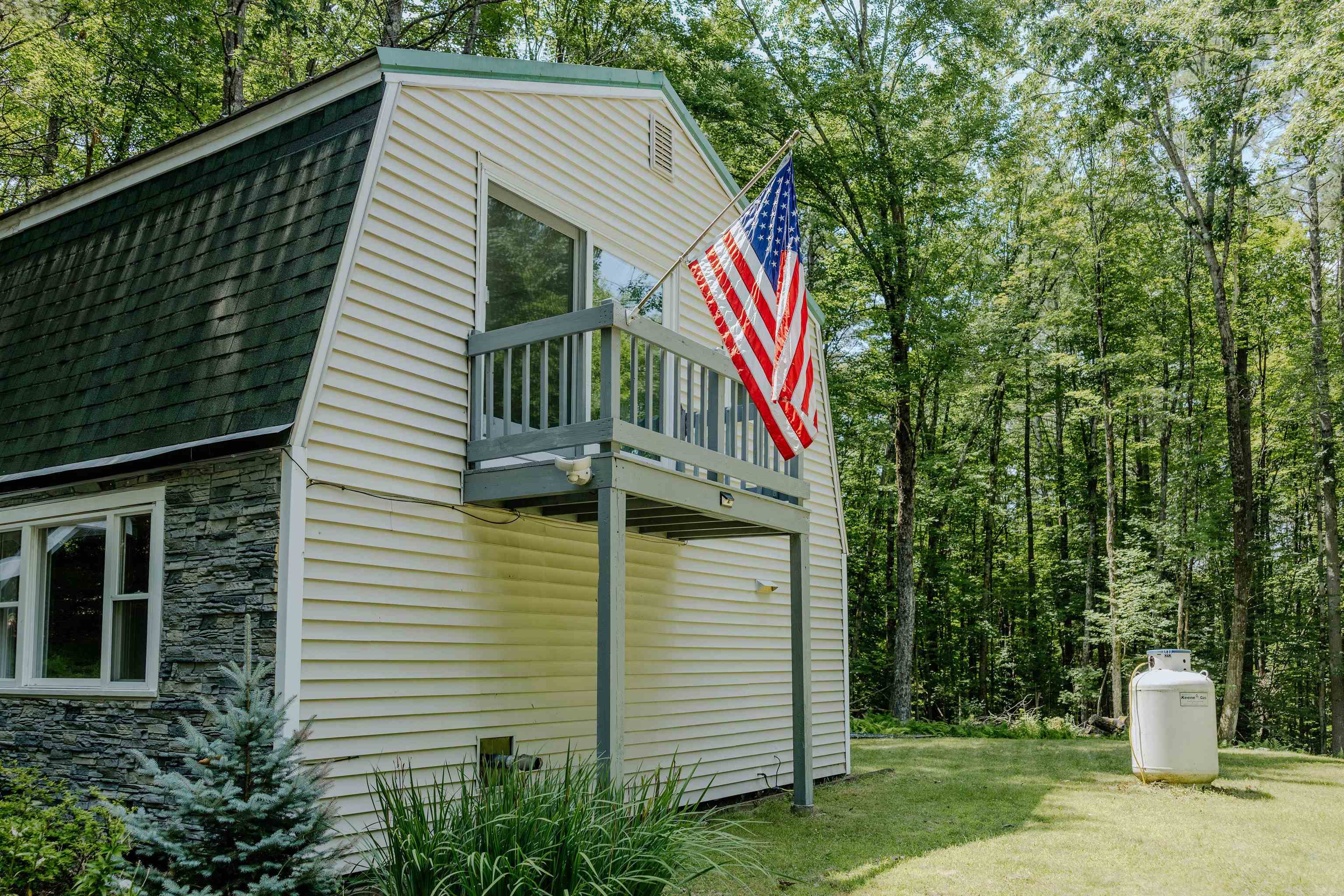 71 Oliver Hill Rd, Swanzey, NH 03446