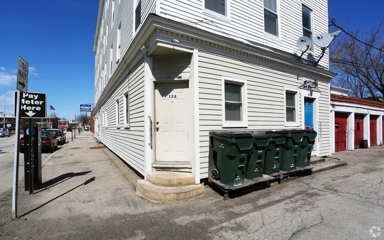 303 Pine St, Manchester, NH 03103