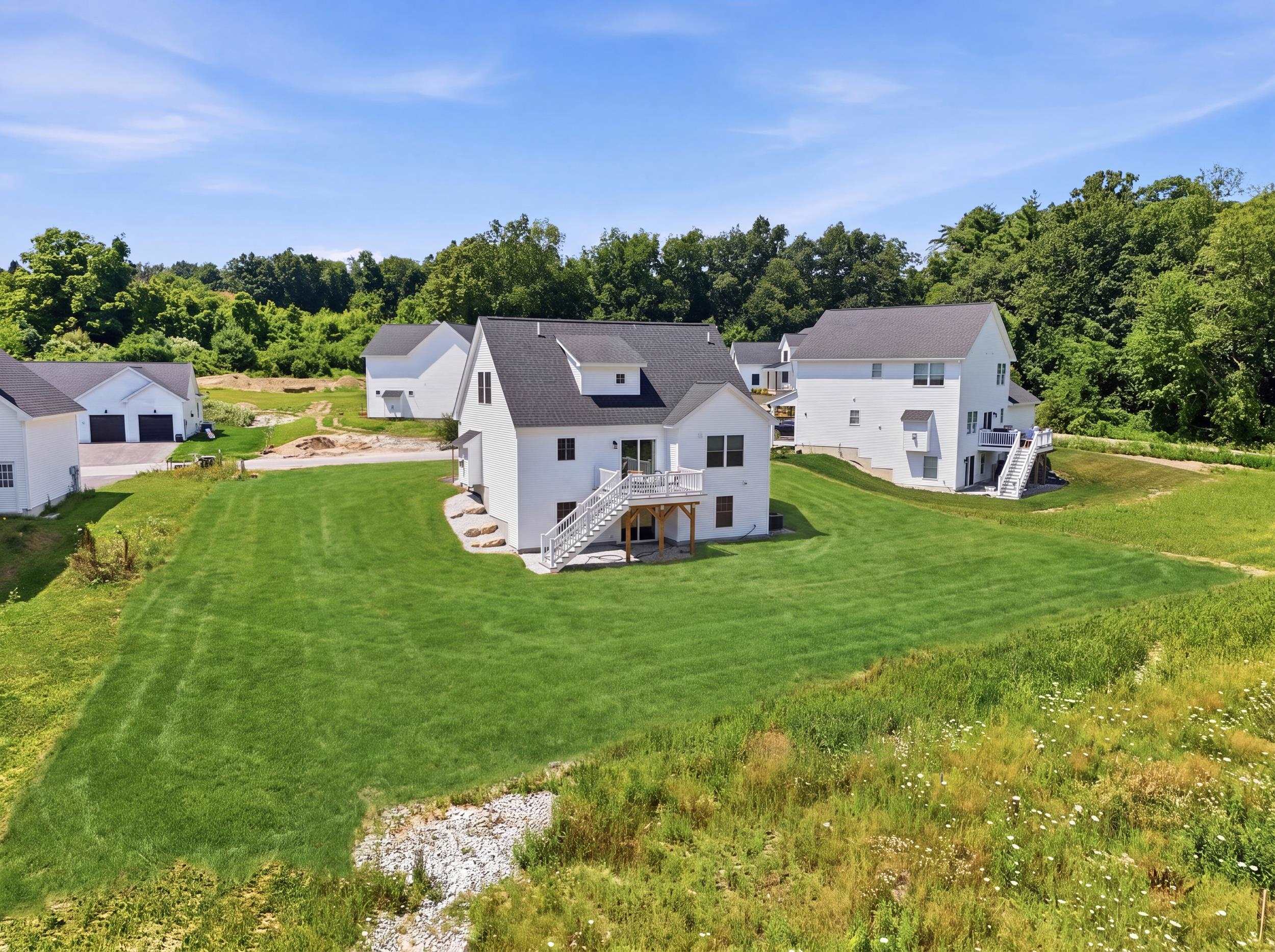 8 Robin Way #7, Chester, NH 03036