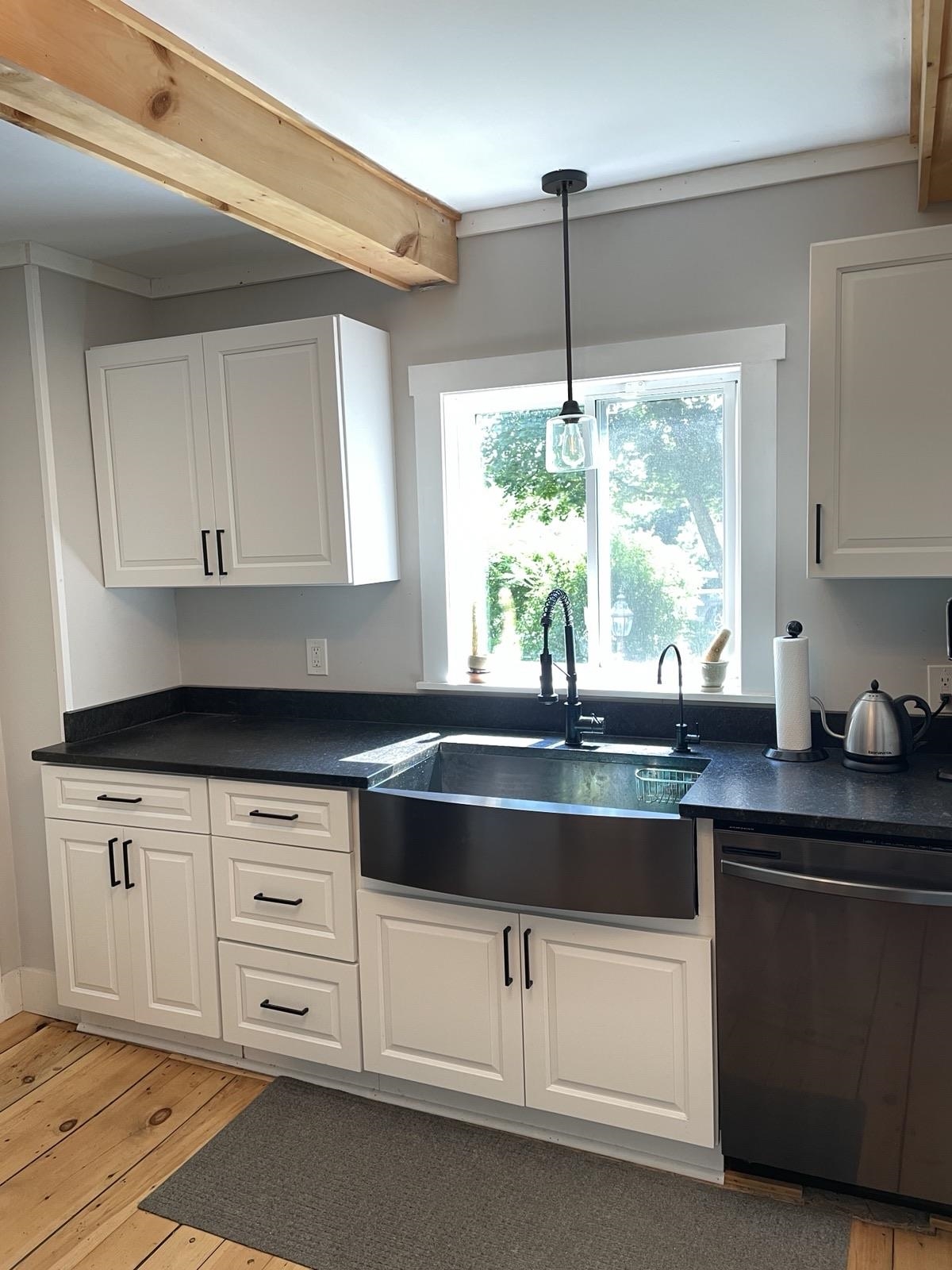 24 Hanson St, Somersworth, NH 03878