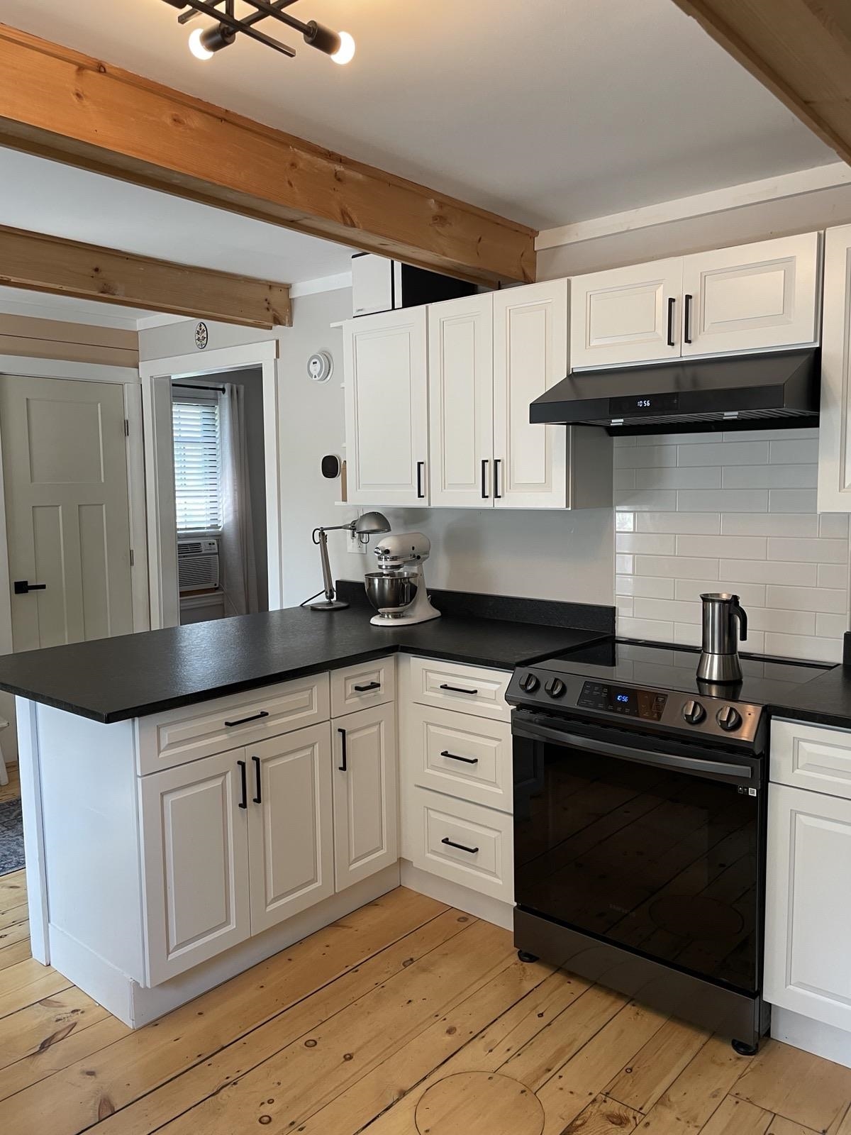 24 Hanson St, Somersworth, NH 03878