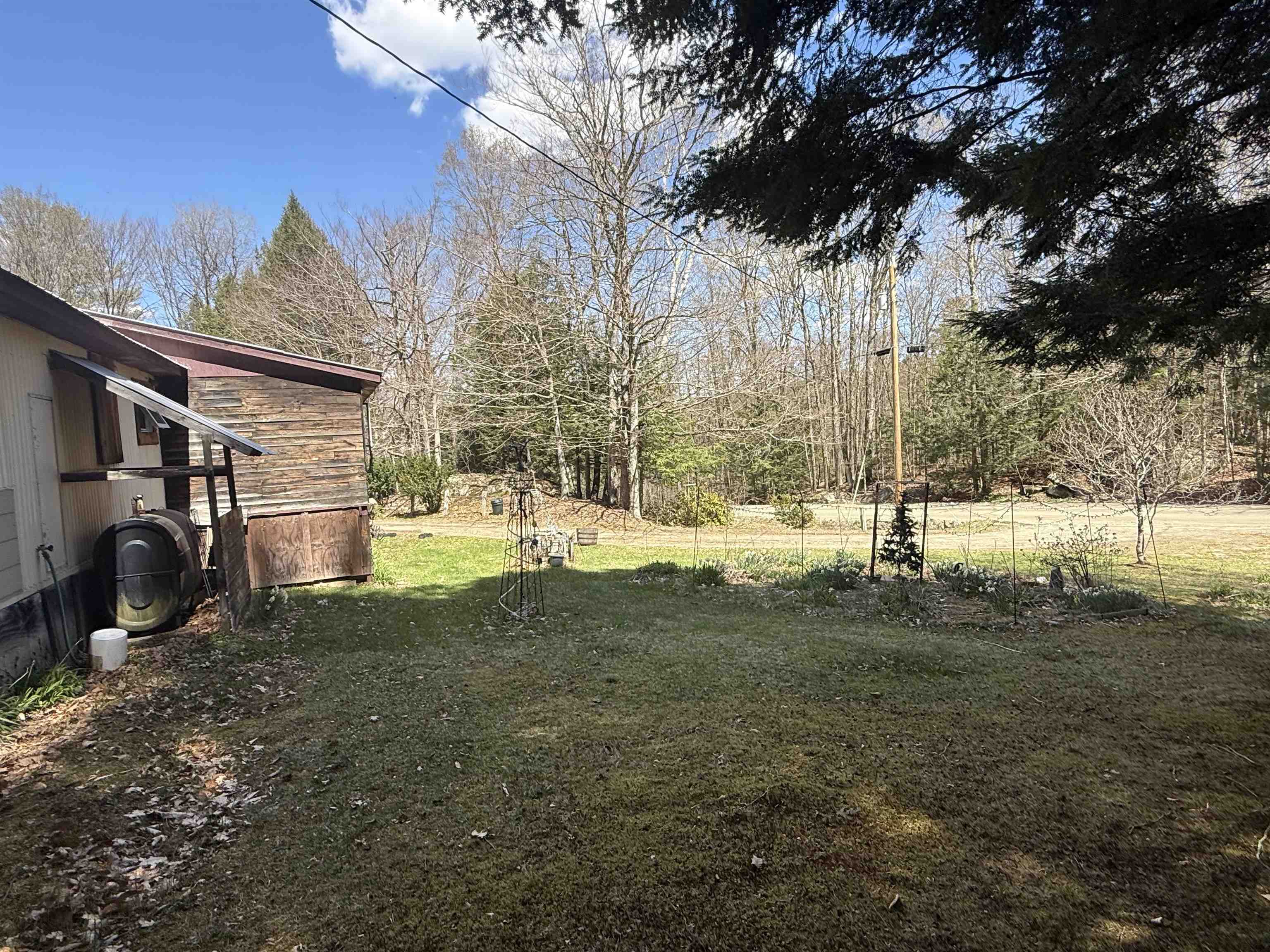 From side looking at front yard 25851201