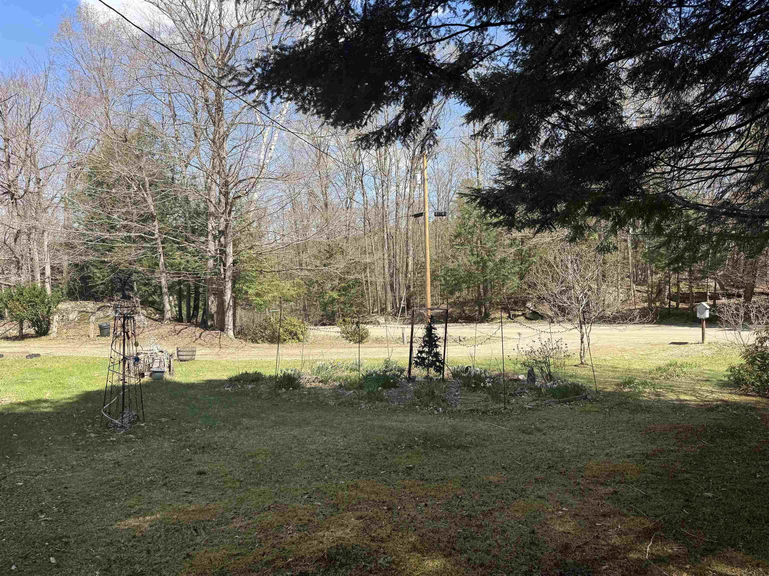 Front yard looking towards road 25851202