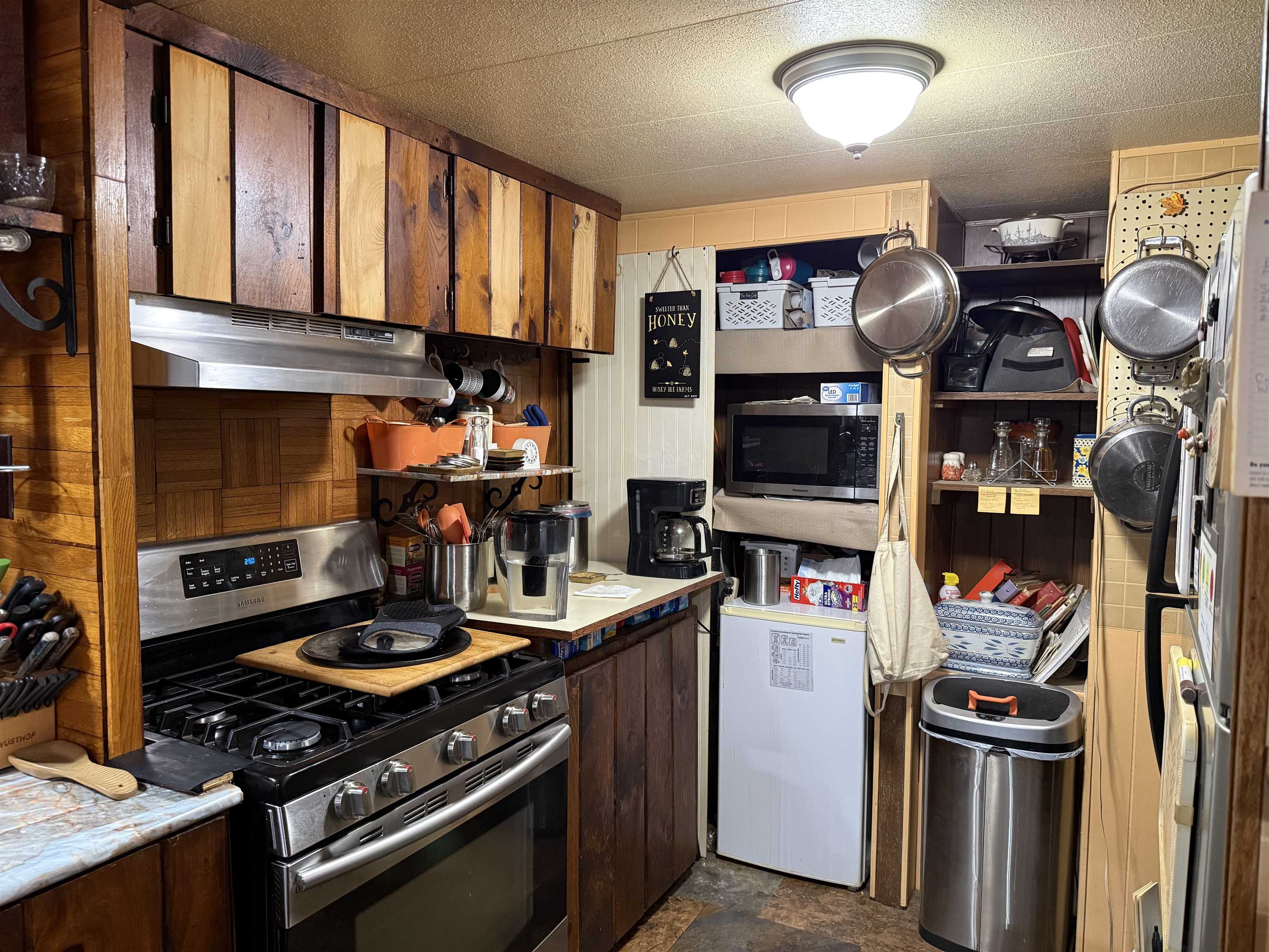 Kitchen 25851251