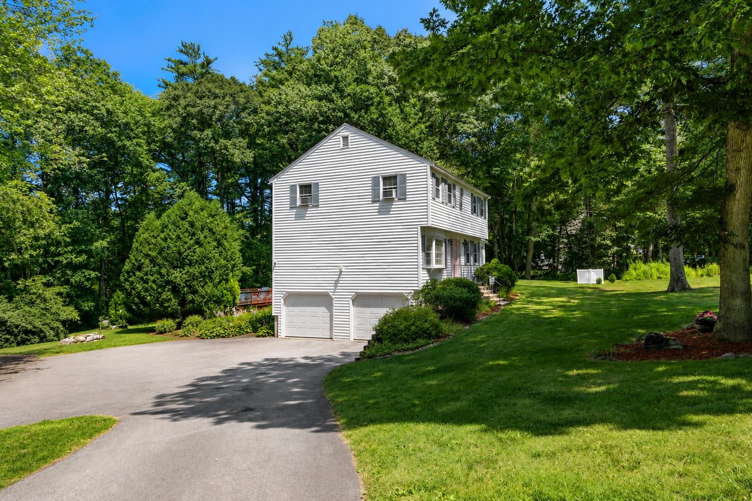 61 Glen Dr, Hudson, NH 03051