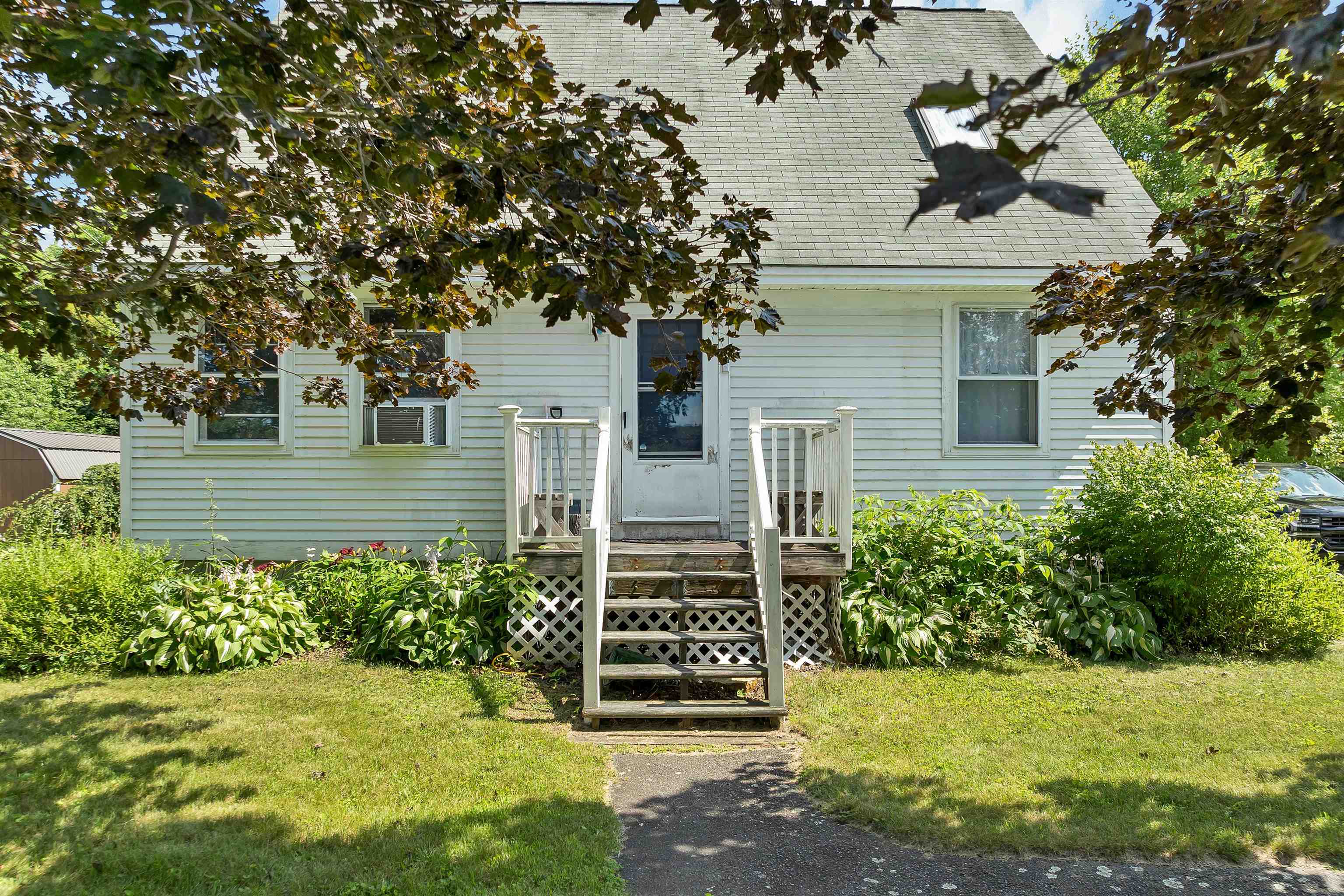 9 Alderwood Ct, Claremont, NH 03743
