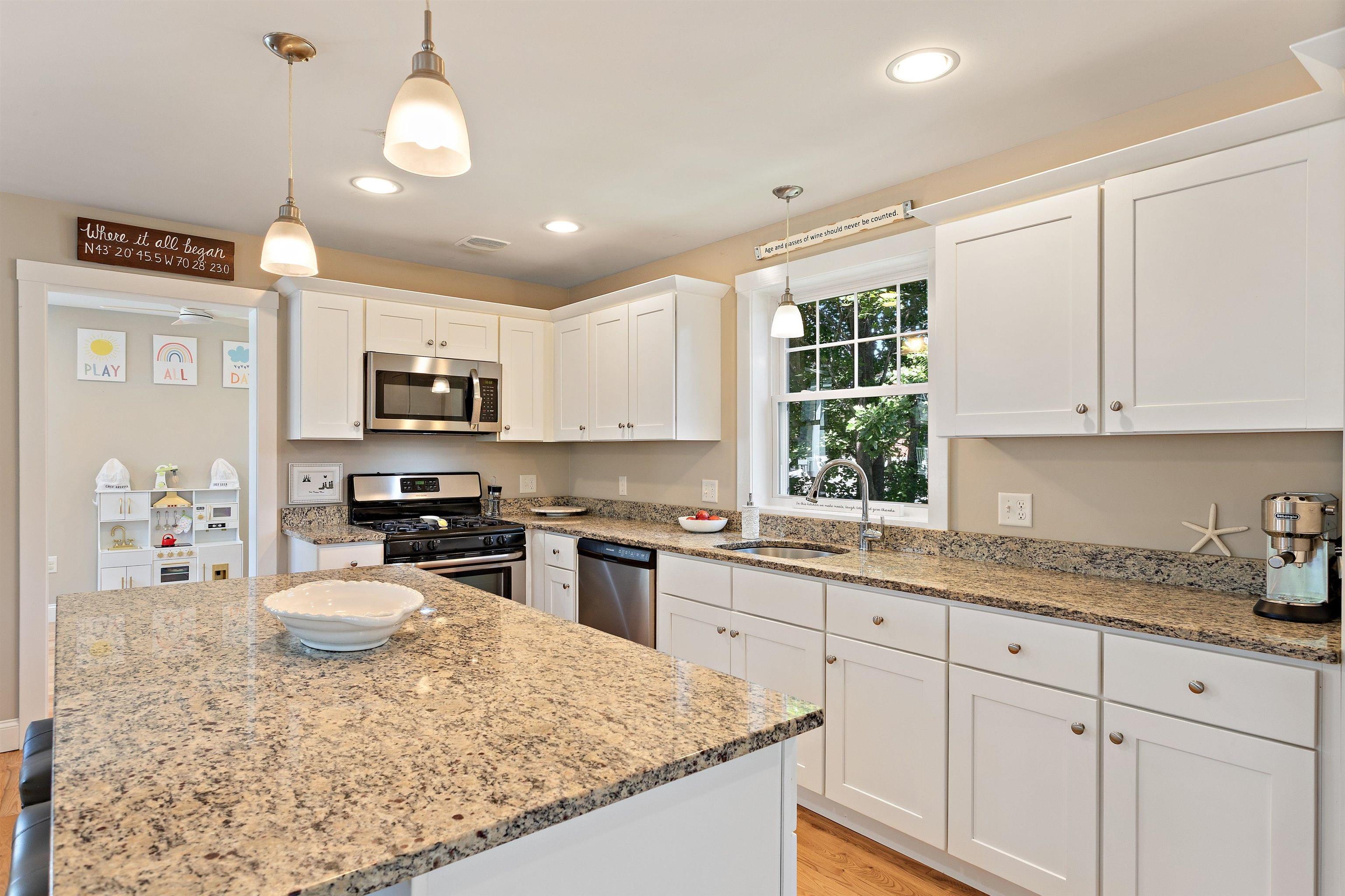 10 Charron Cir, Exeter, NH 03833