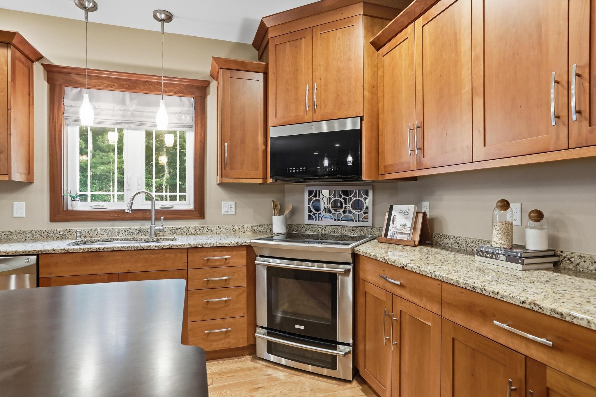 9 Jacob Rd, Windham, NH 03087