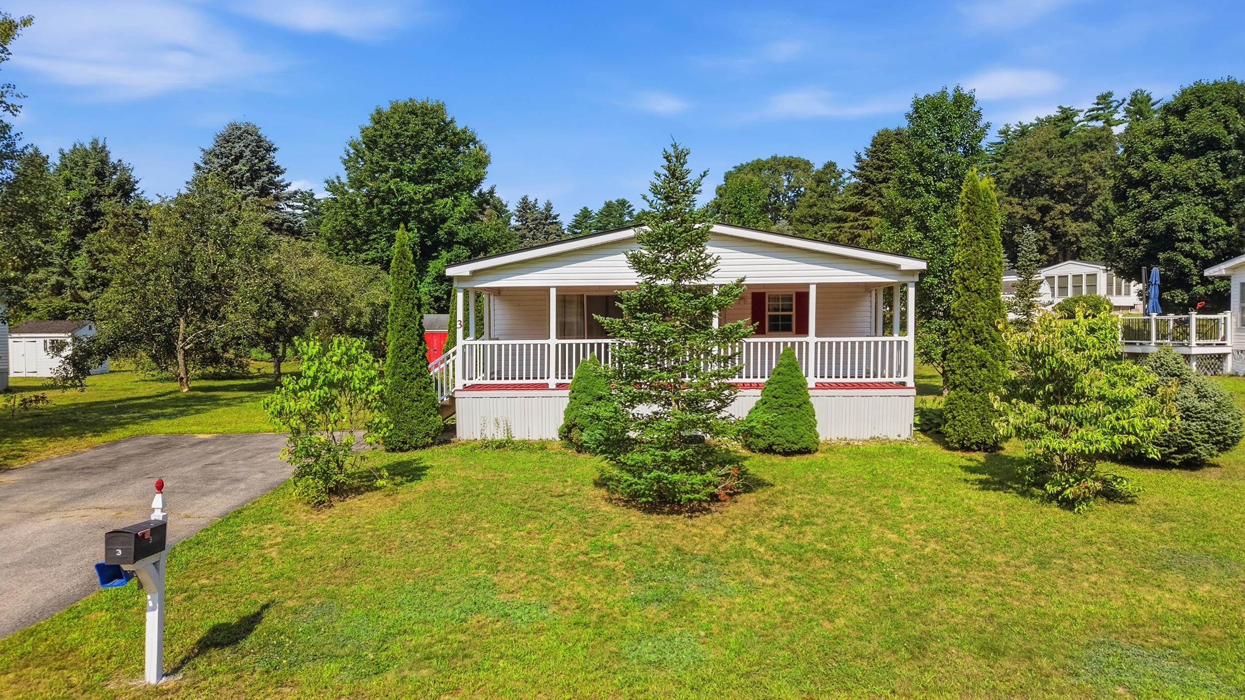 3 Adams St, Epsom, NH 03234