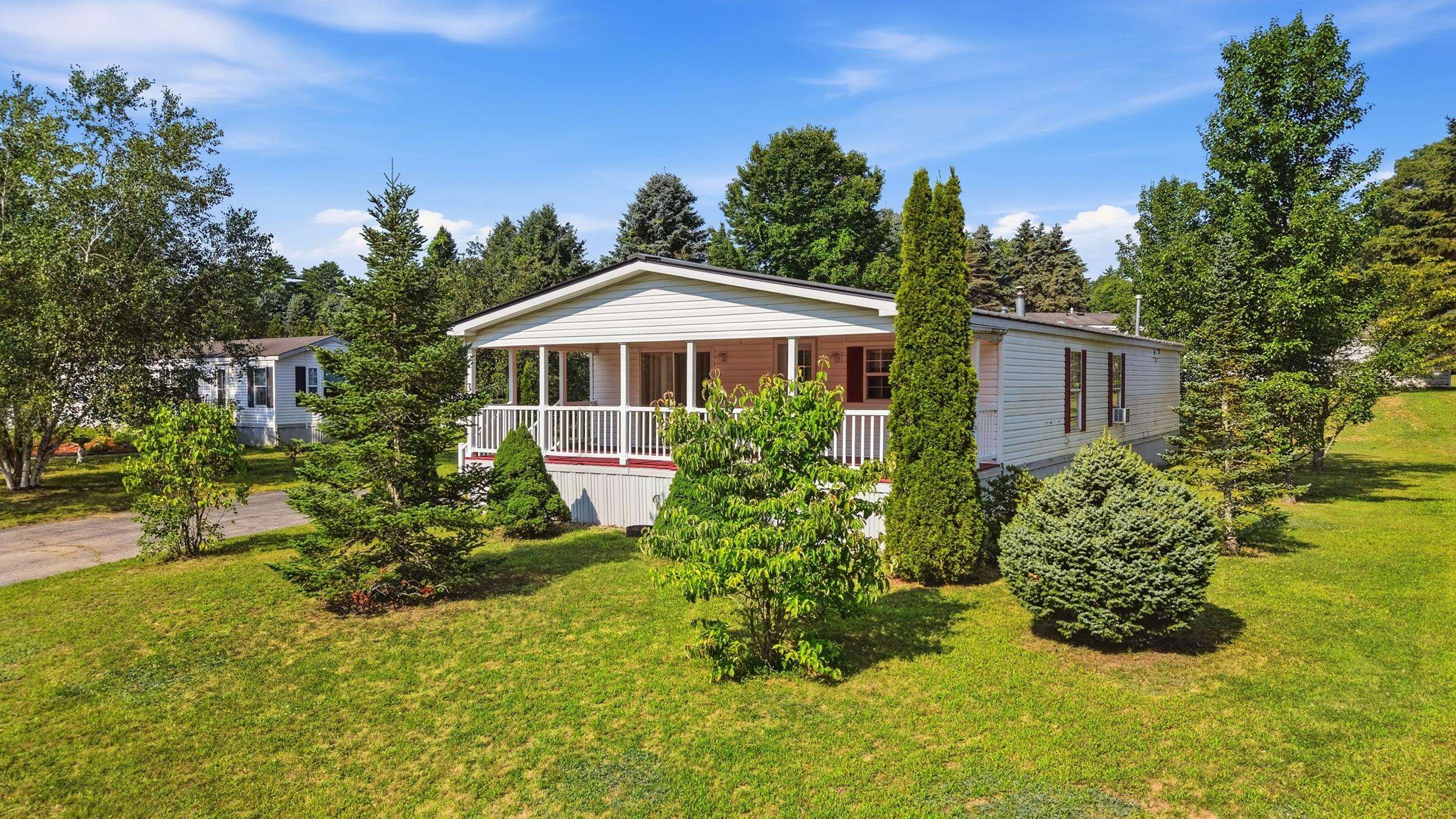 3 Adams St, Epsom, NH 03234