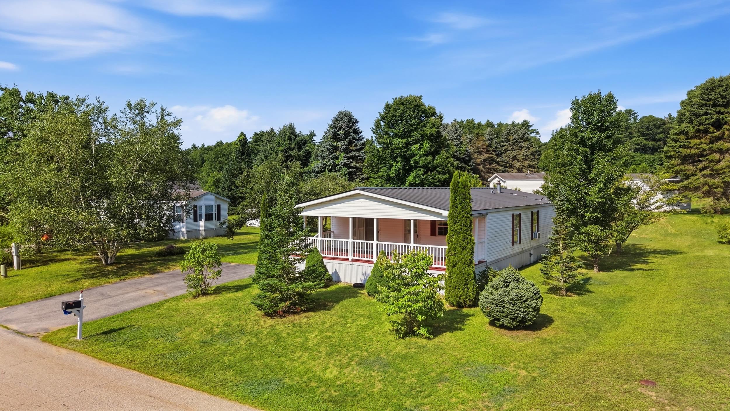3 Adams St, Epsom, NH 03234