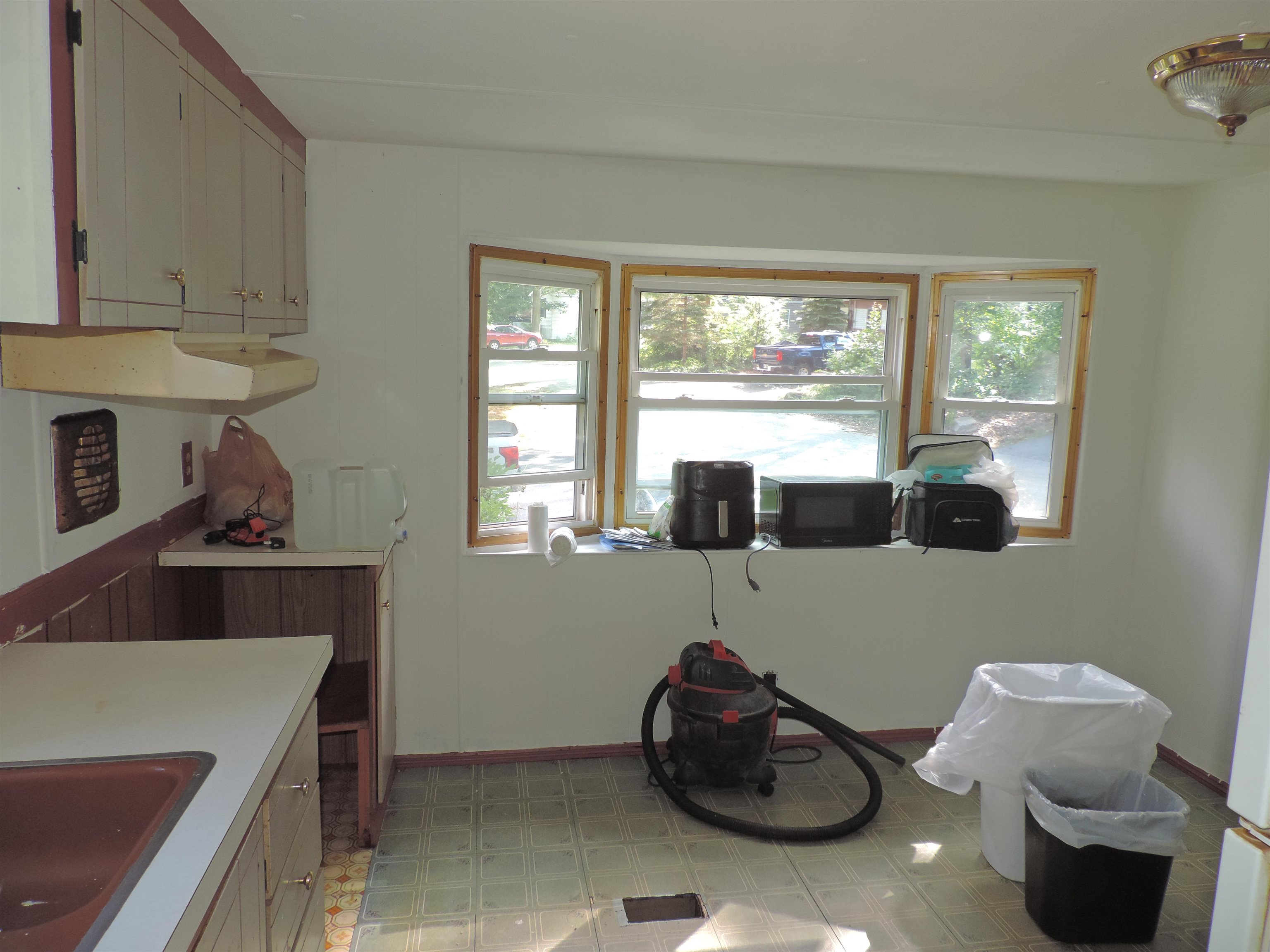 121 Woodland Cir, Raymond, NH 03077