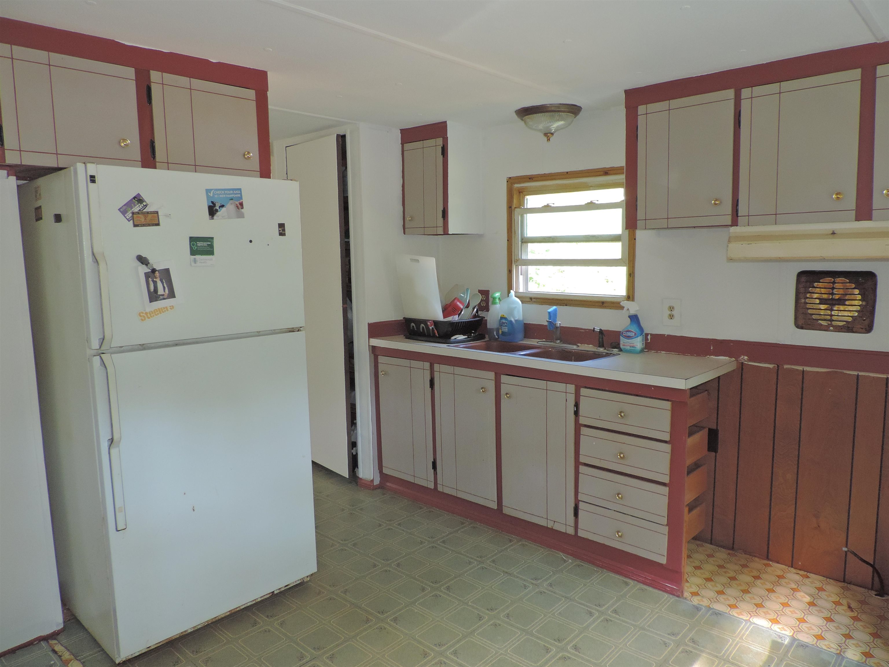 121 Woodland Cir, Raymond, NH 03077
