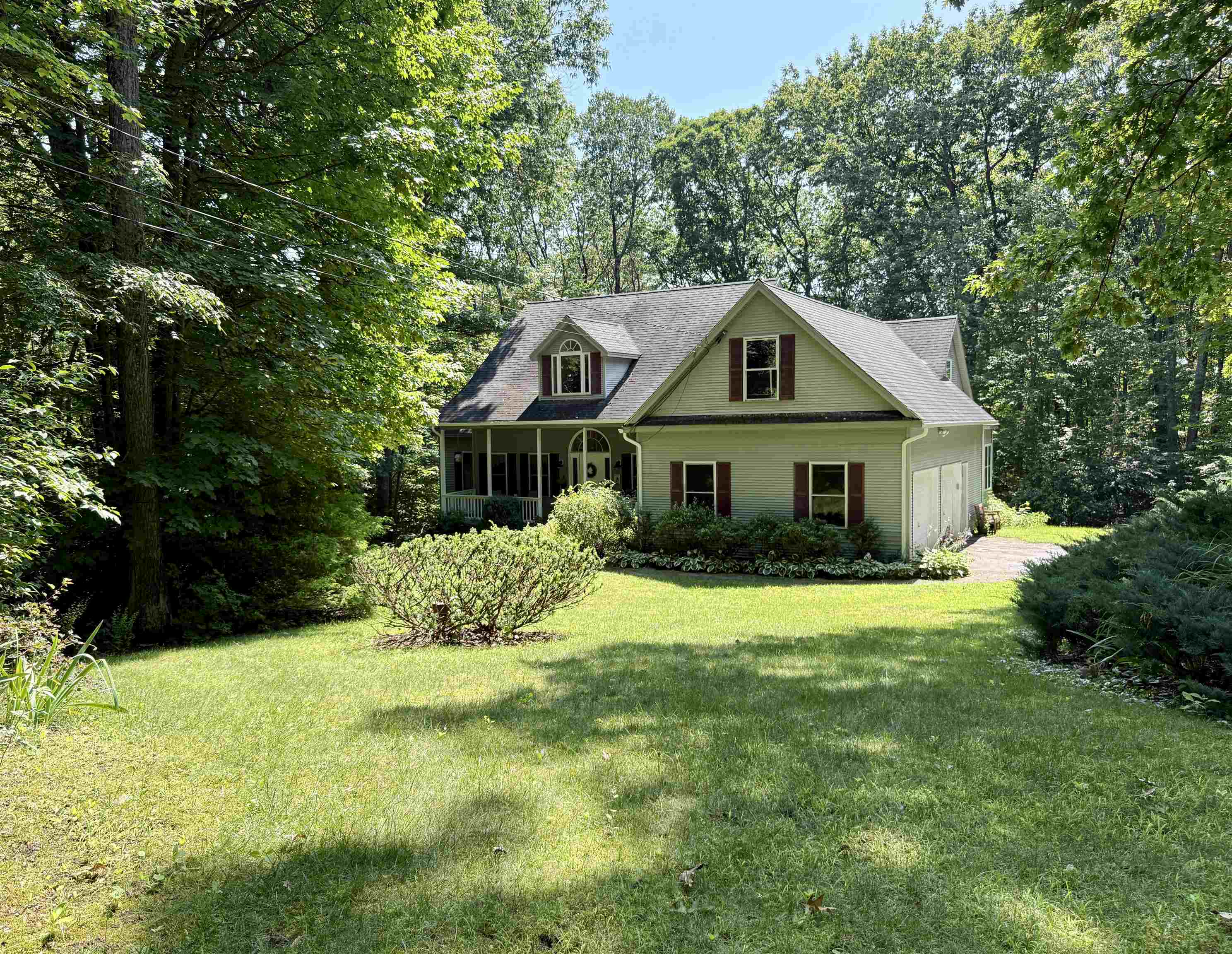 Photo 2 of Single family home for sale at 14 Fieldstone Dr, Hooksett, NH 03106 | MLS# 5102179 | Listing updated on 2026-09-18
