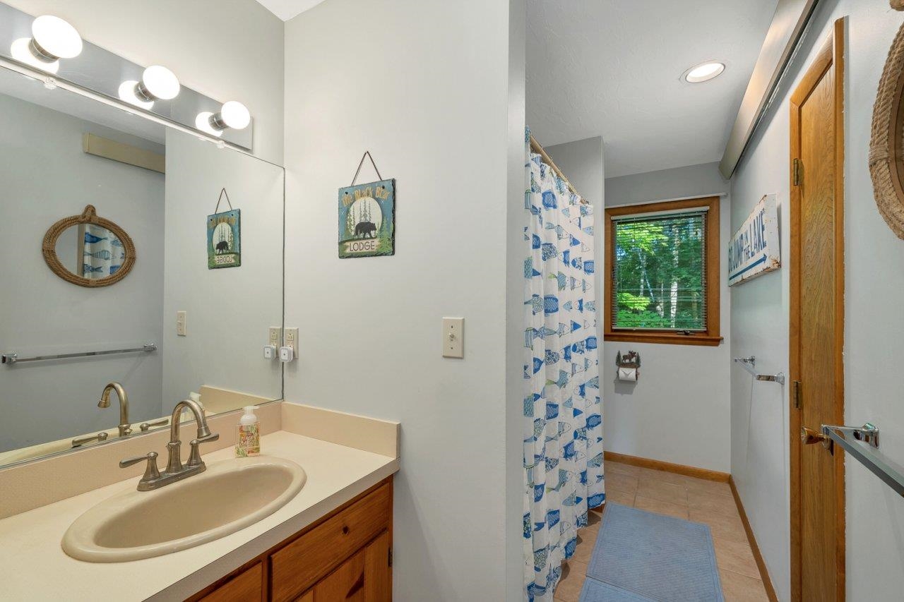 52 Leeward Shores Rd, Moultonborough, NH 03254