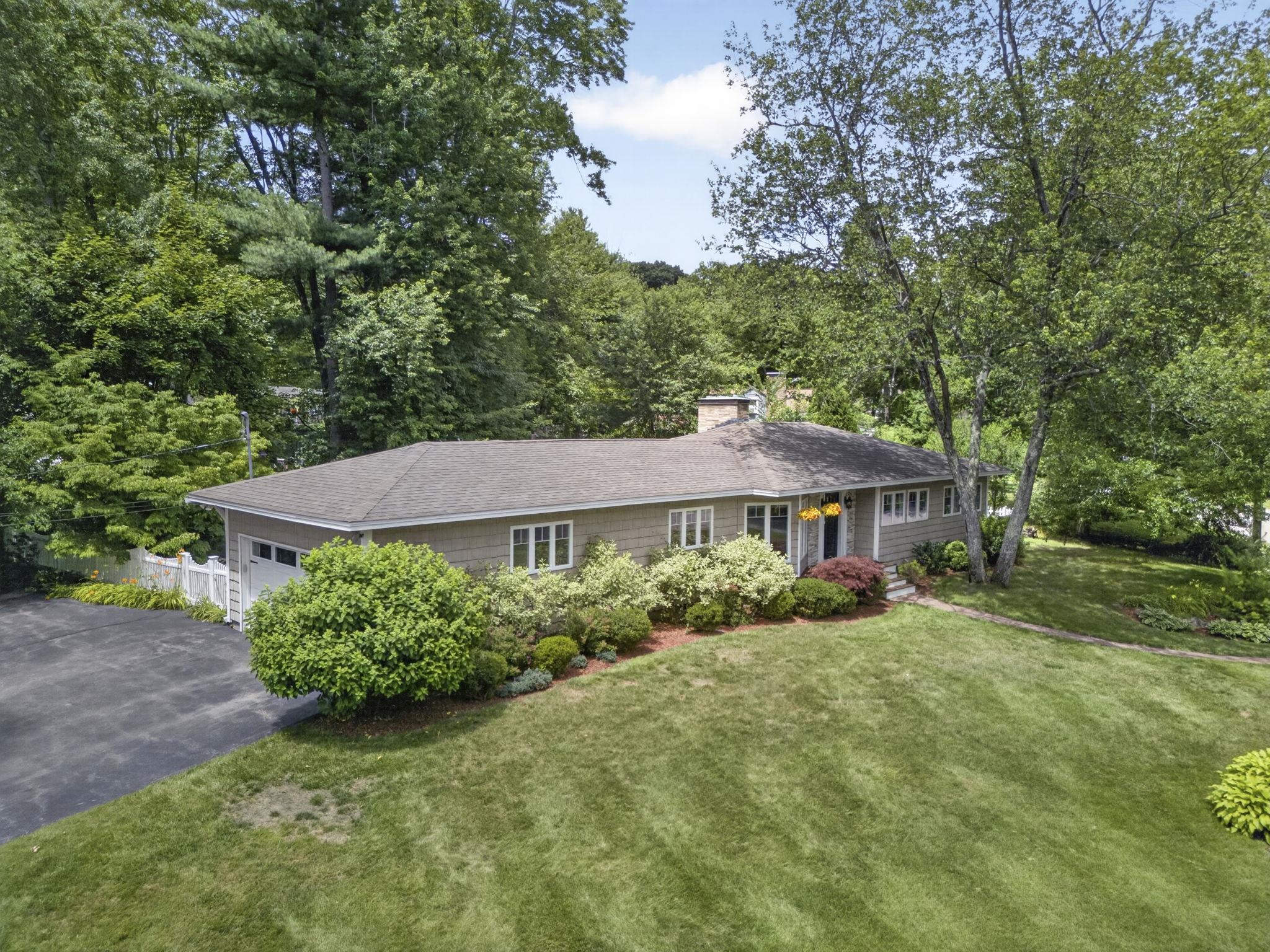 12 Shady Ln, Manchester, NH 03104