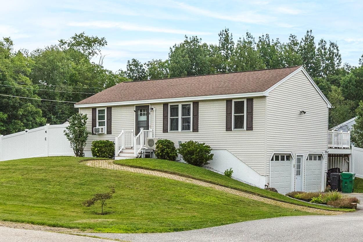 8 Brandywine Dr, East Kingston, NH 03827