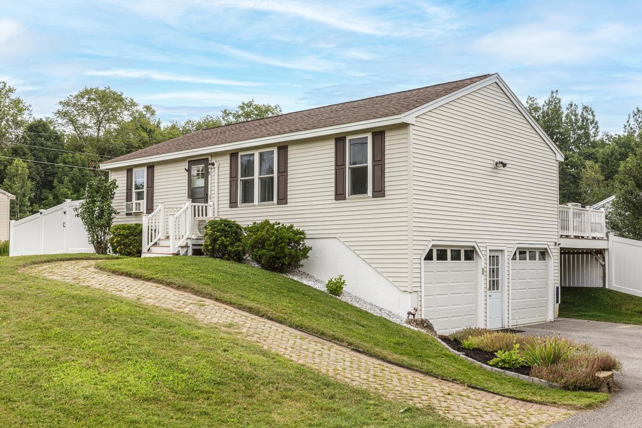 8 Brandywine Dr, East Kingston, NH 03827