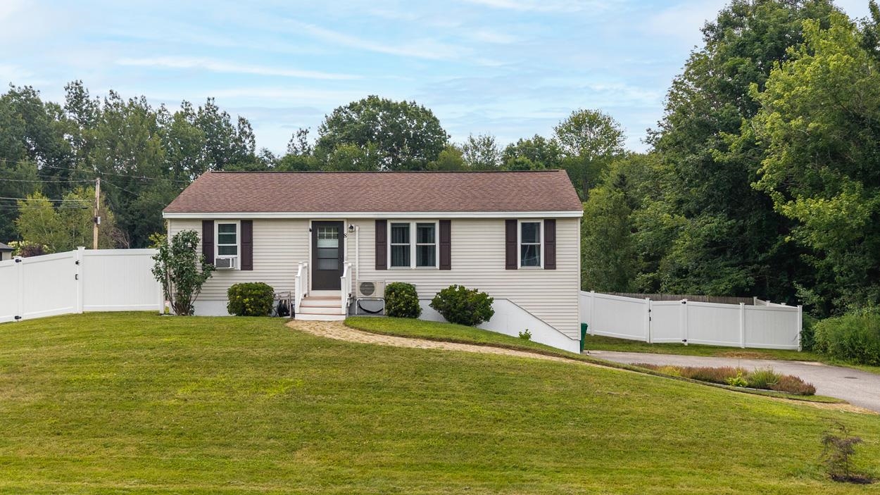 8 Brandywine Dr, East Kingston, NH 03827