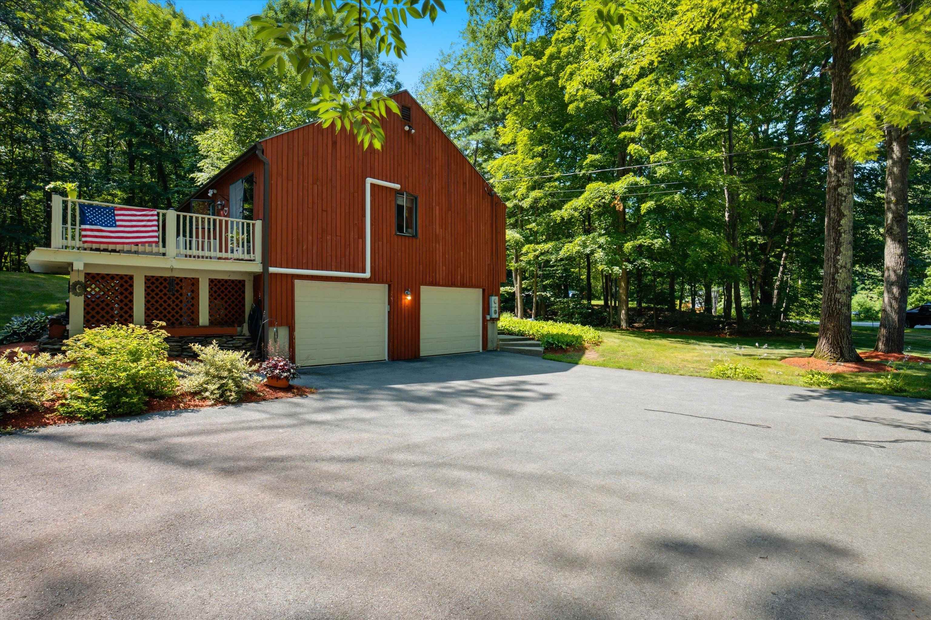 17 Redfield Cir, Derry, NH 03038