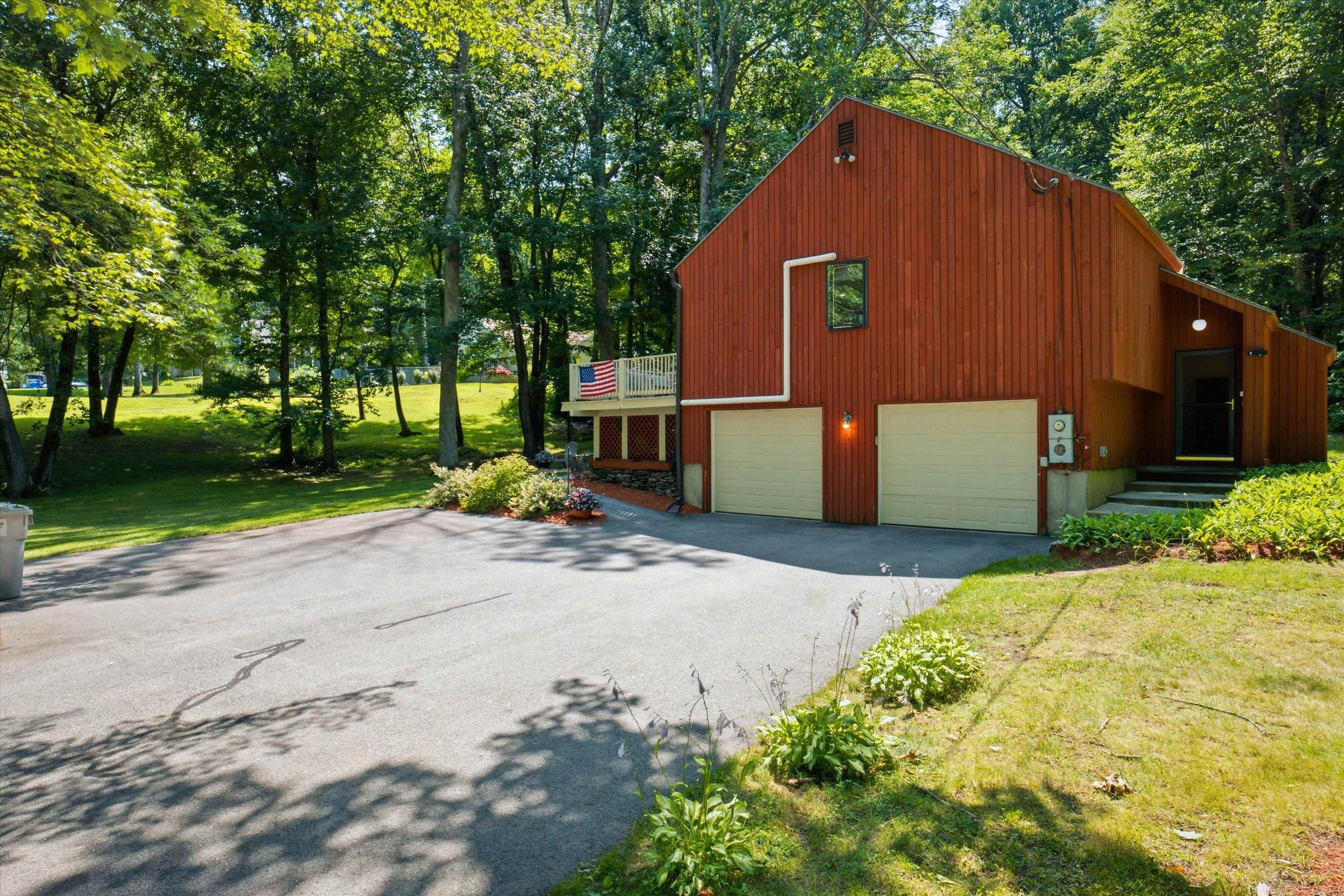 17 Redfield Cir, Derry, NH 03038