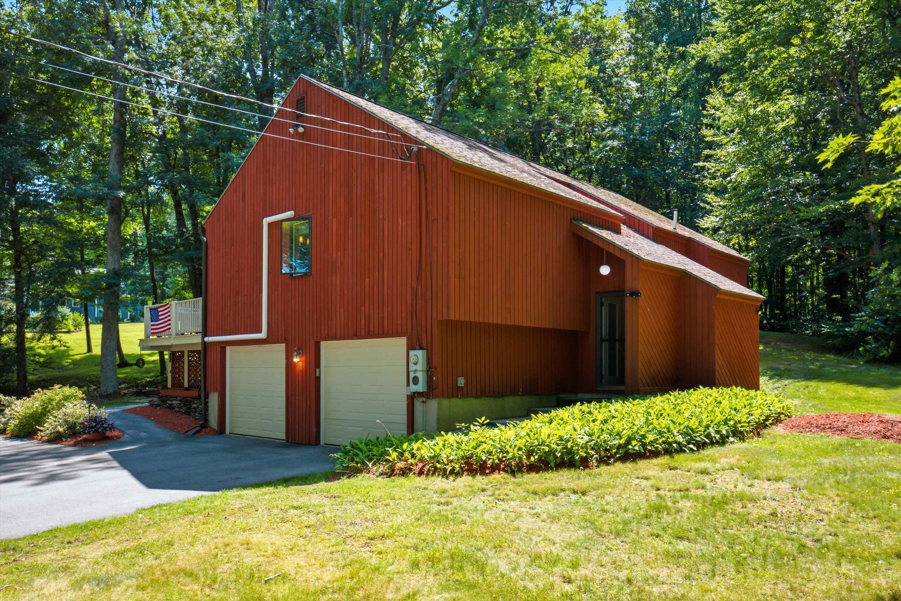 17 Redfield Cir, Derry, NH 03038