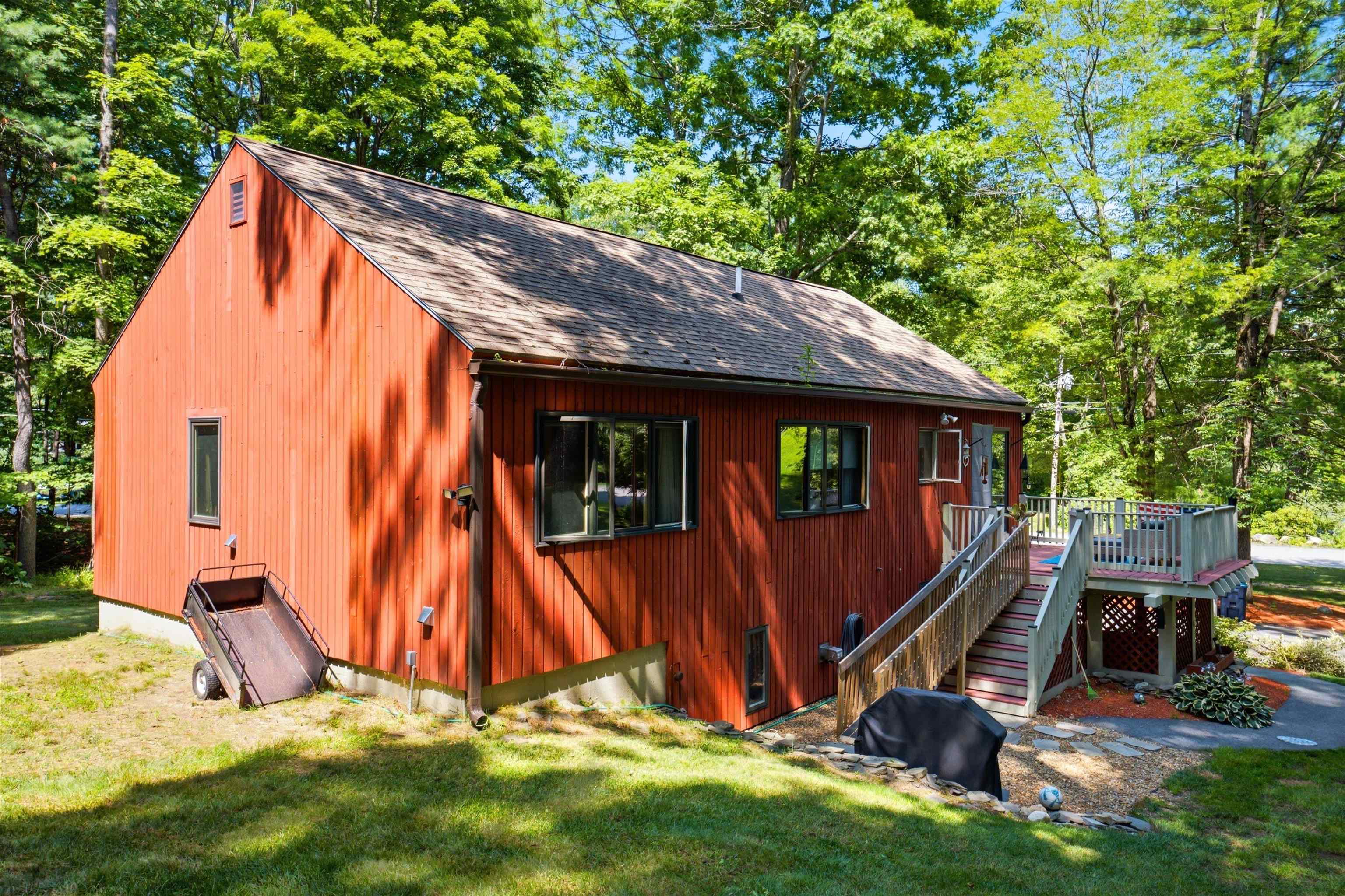 17 Redfield Cir, Derry, NH 03038