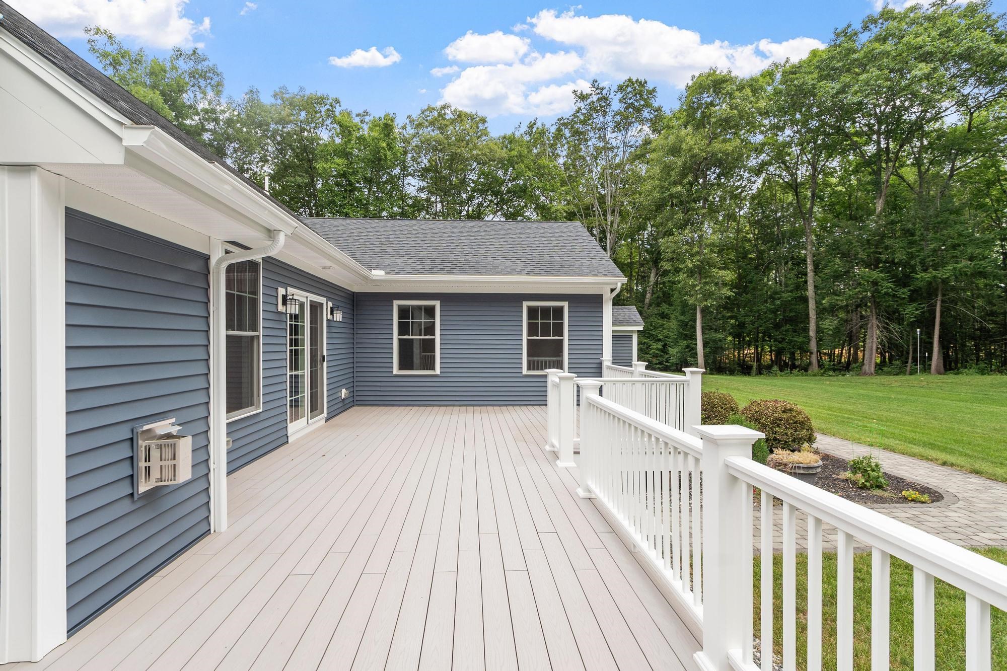 129 Gritstmill Rd, Fremont, NH 03044