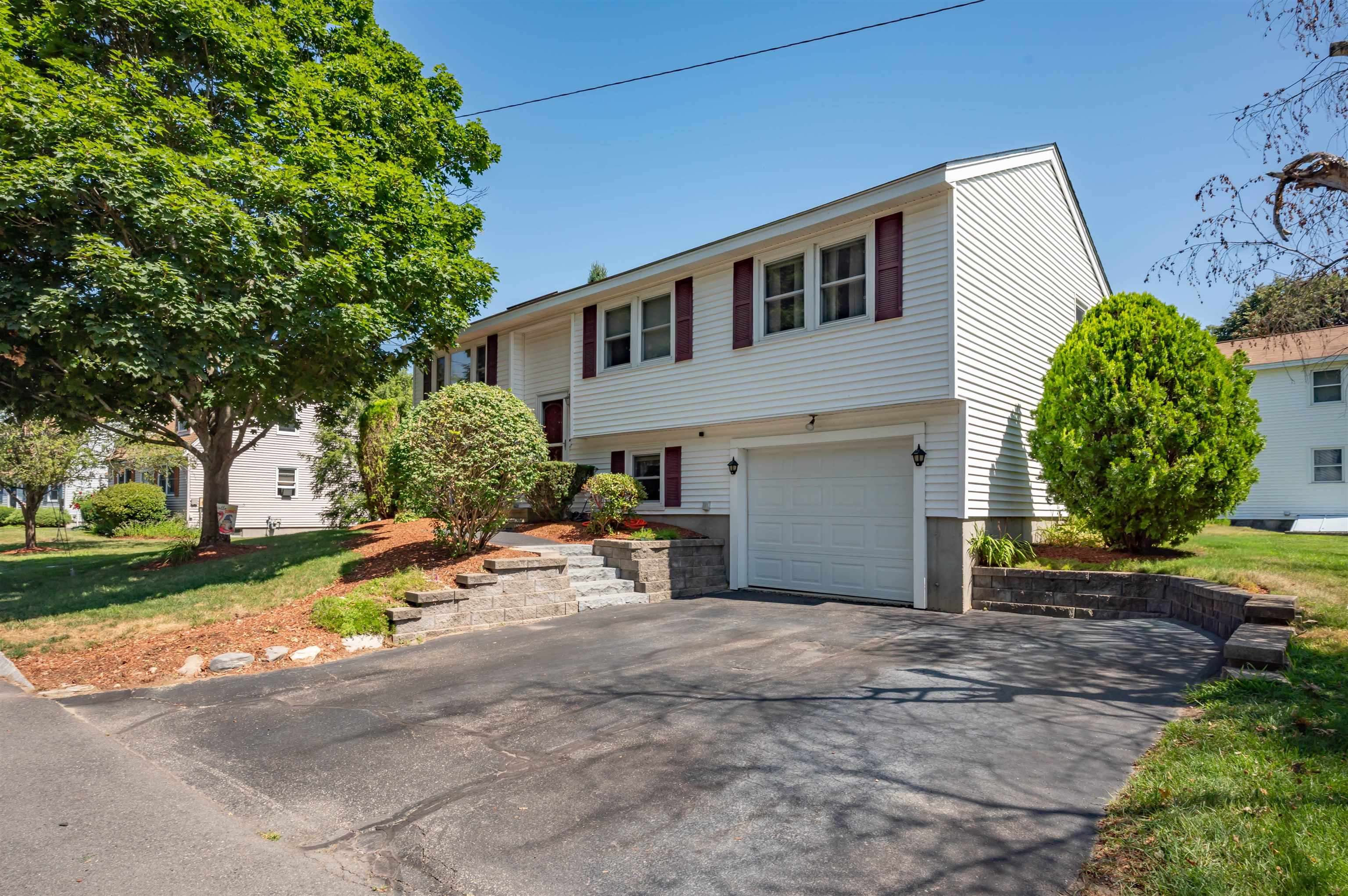 3 Copperfield Dr, Nashua, NH 03062