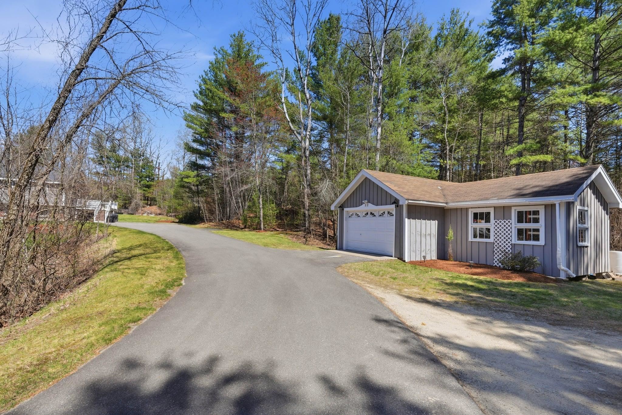 32 Tallant Rd, Pelham, NH 03076
