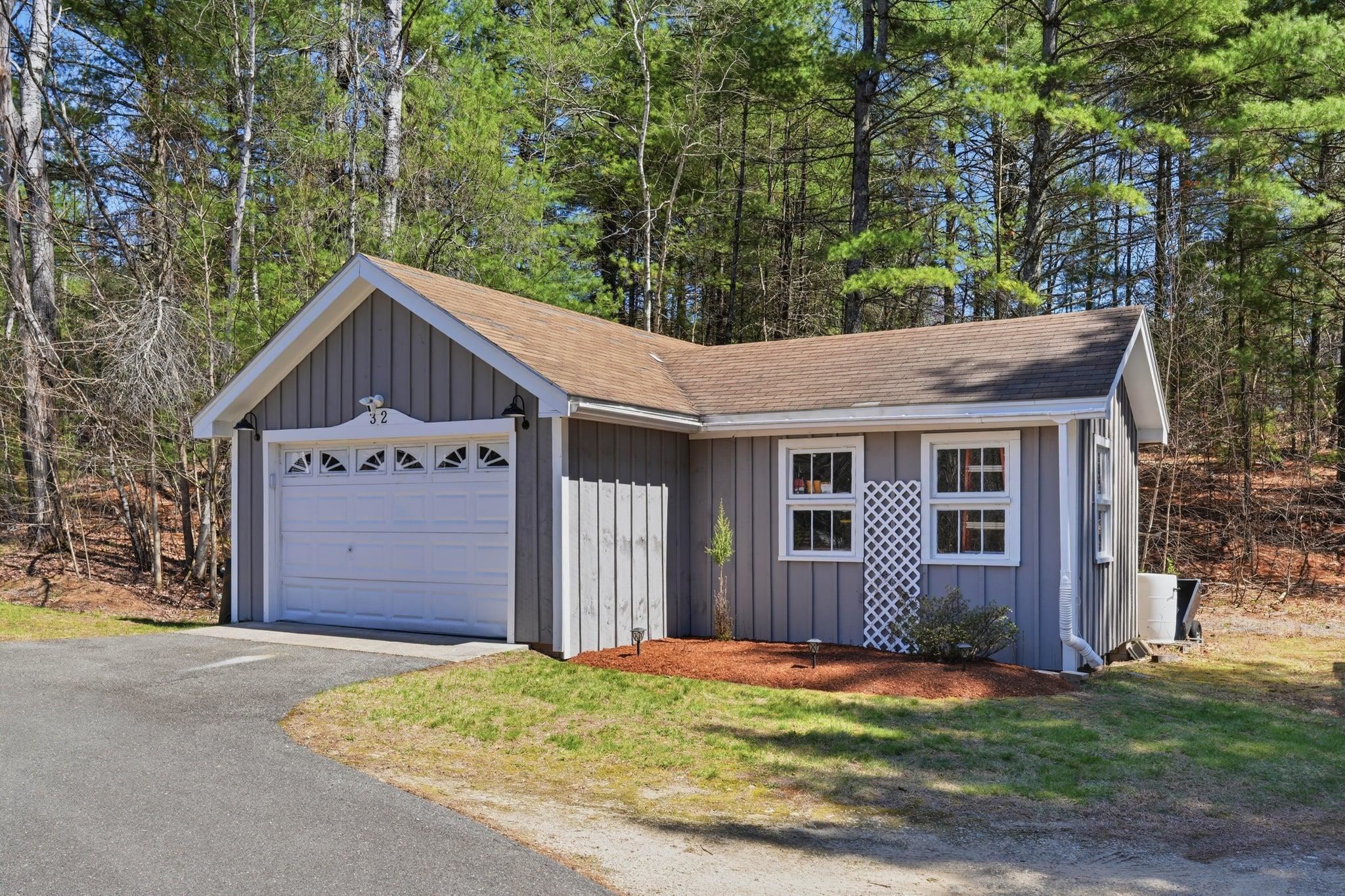 32 Tallant Rd, Pelham, NH 03076