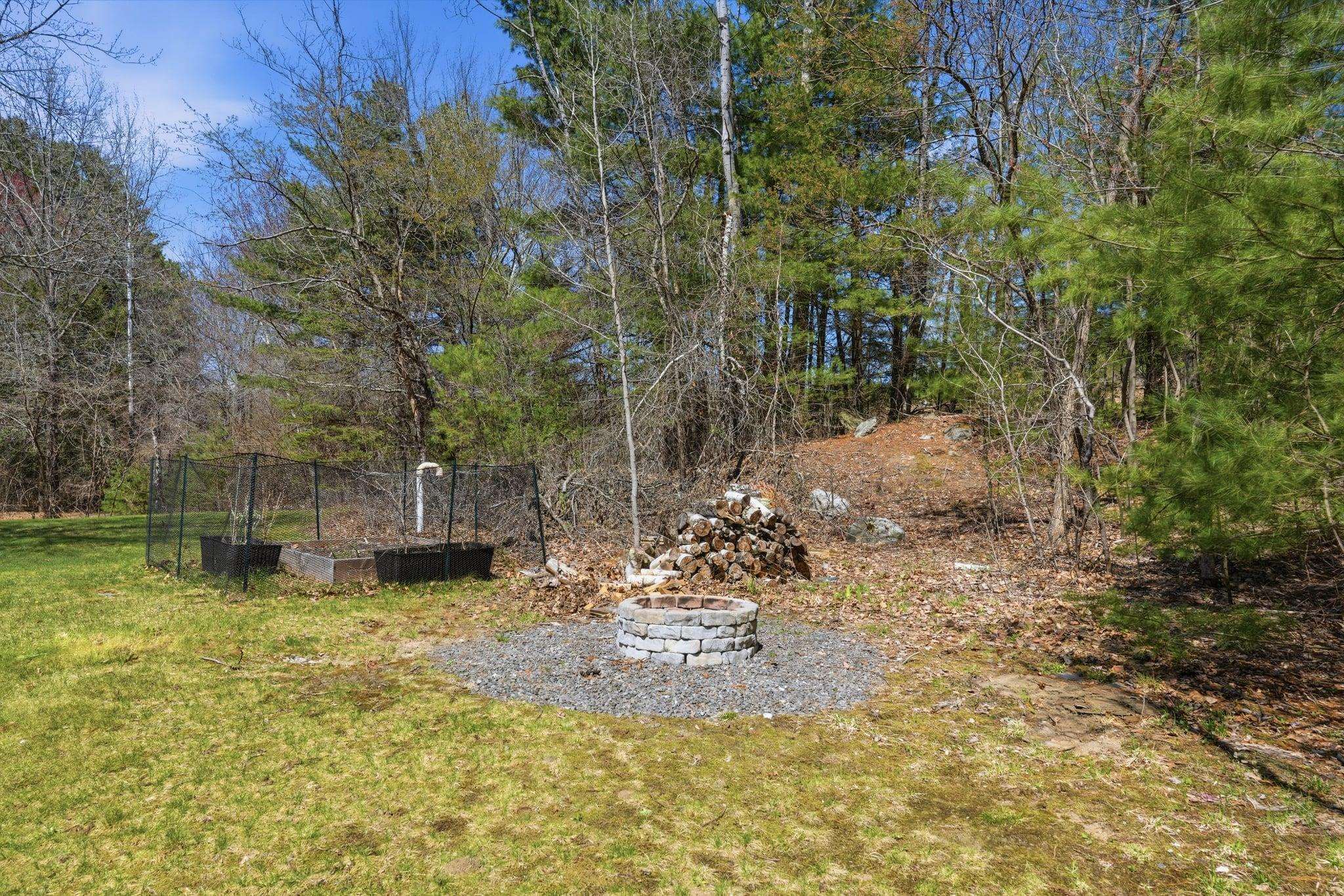 32 Tallant Rd, Pelham, NH 03076