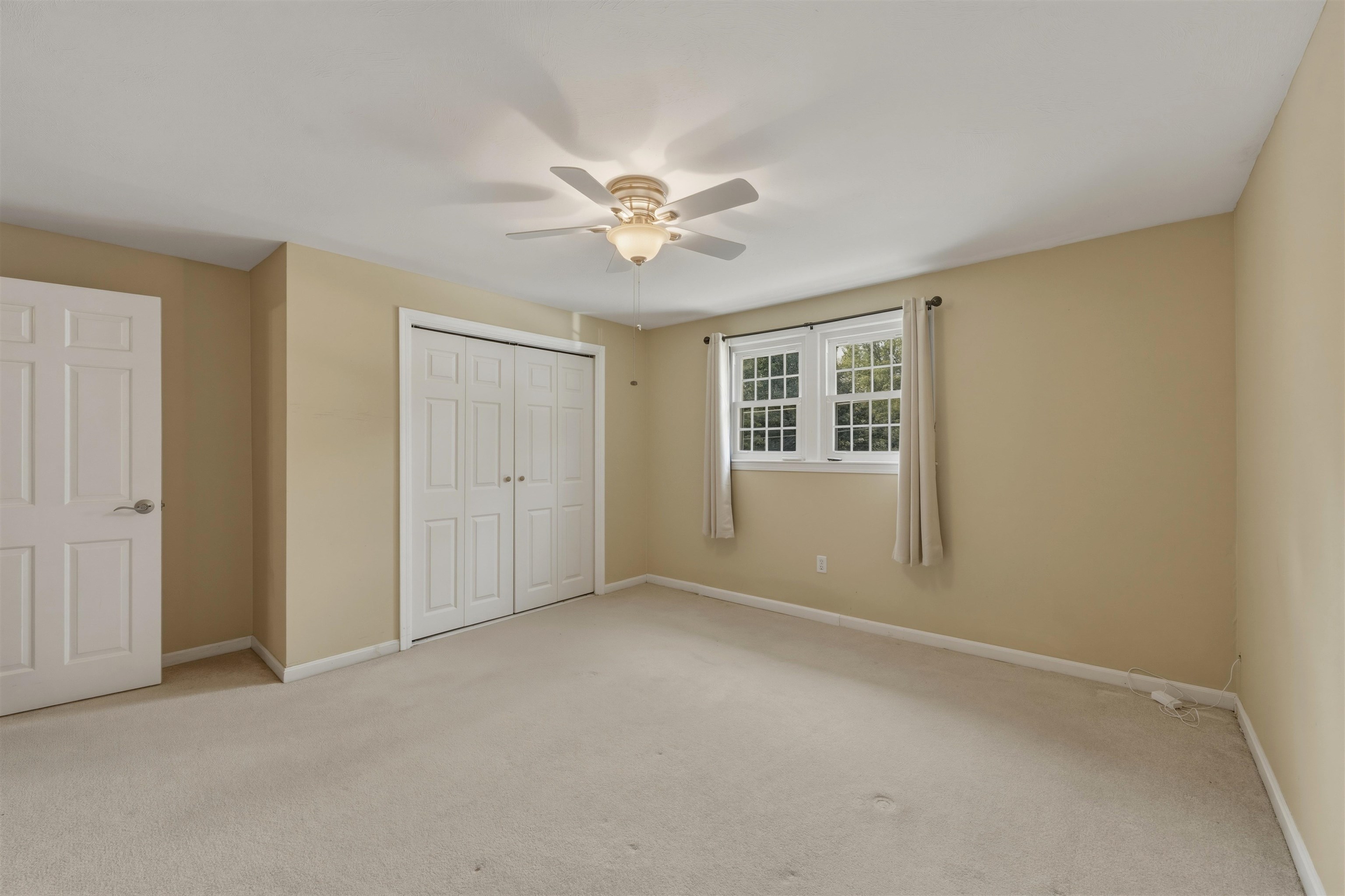 36 Cheyenne Dr, Nashua, NH 03063-3527
