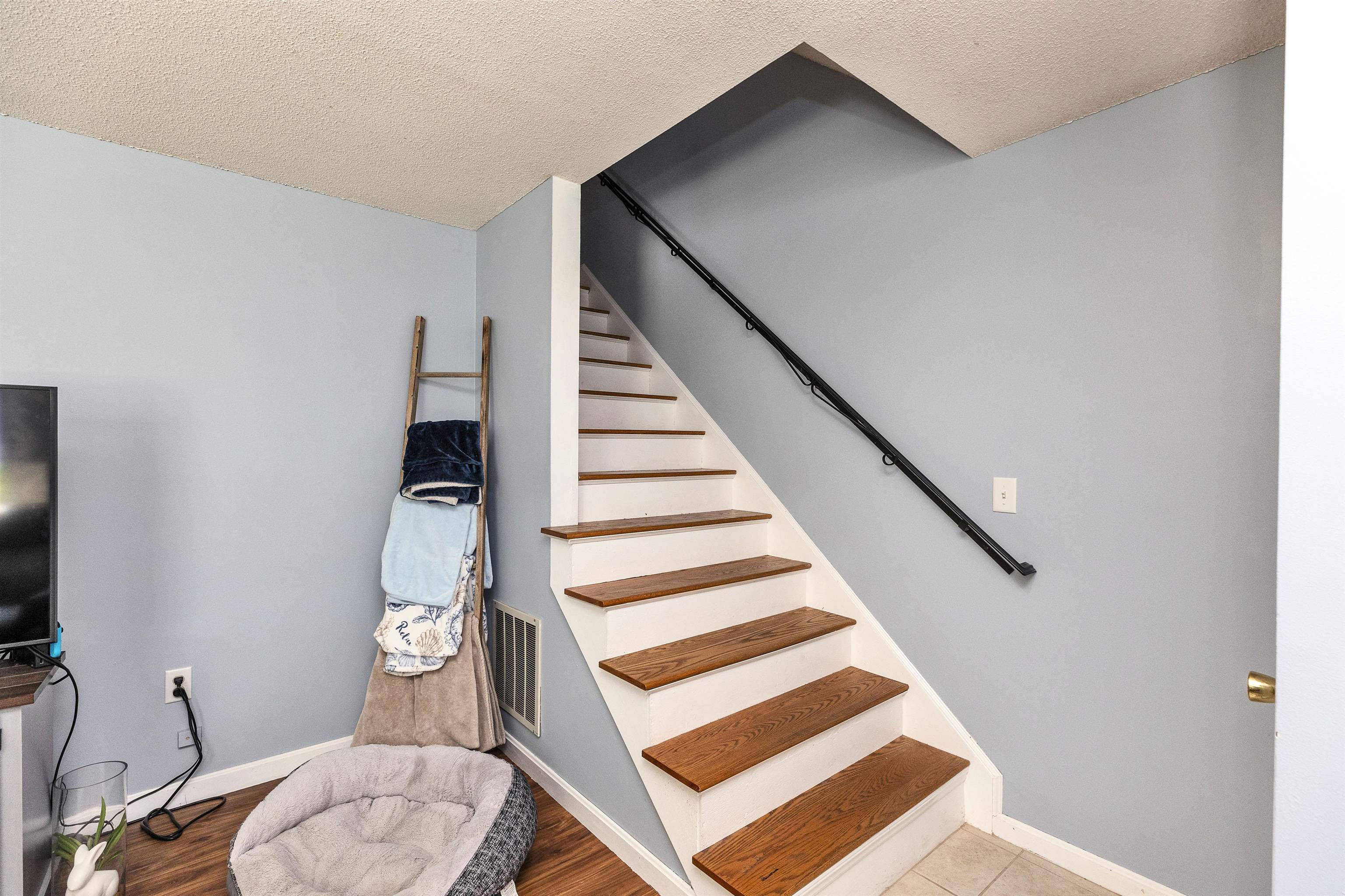 18 Birchwood Dr, Milford, NH 03055