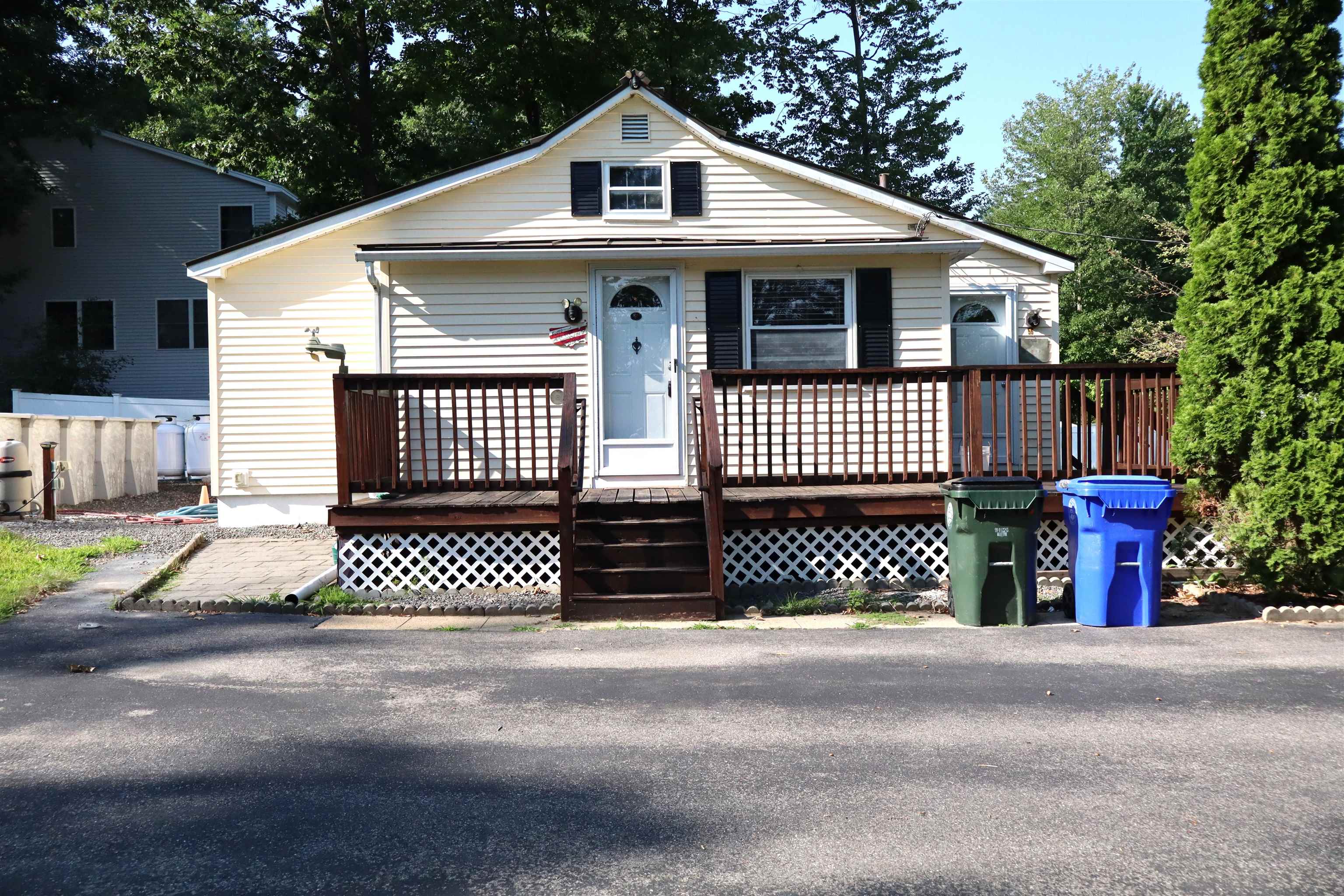 56 Arbutus Ln, Manchester, NH 03109