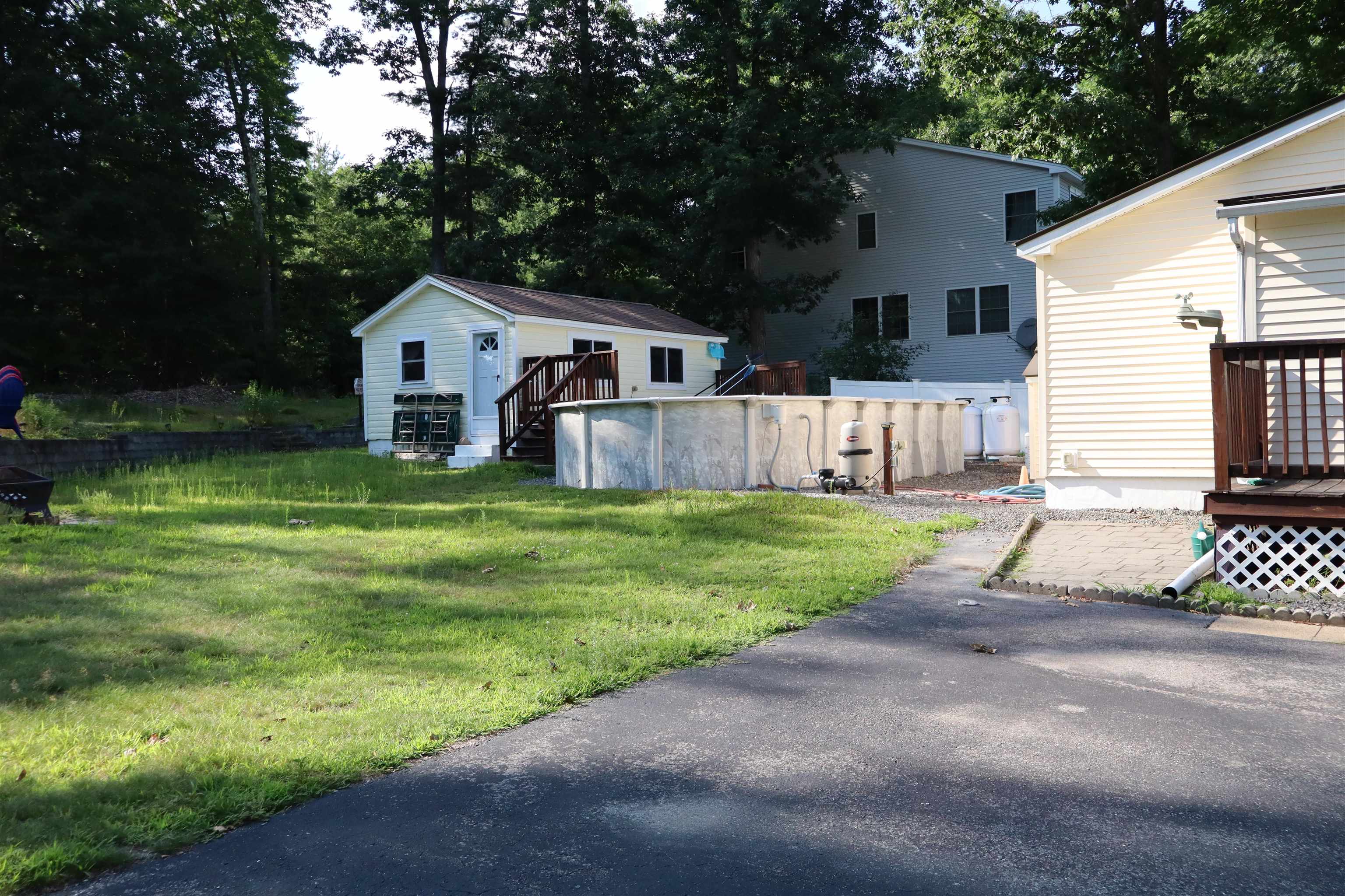 56 Arbutus Ln, Manchester, NH 03109