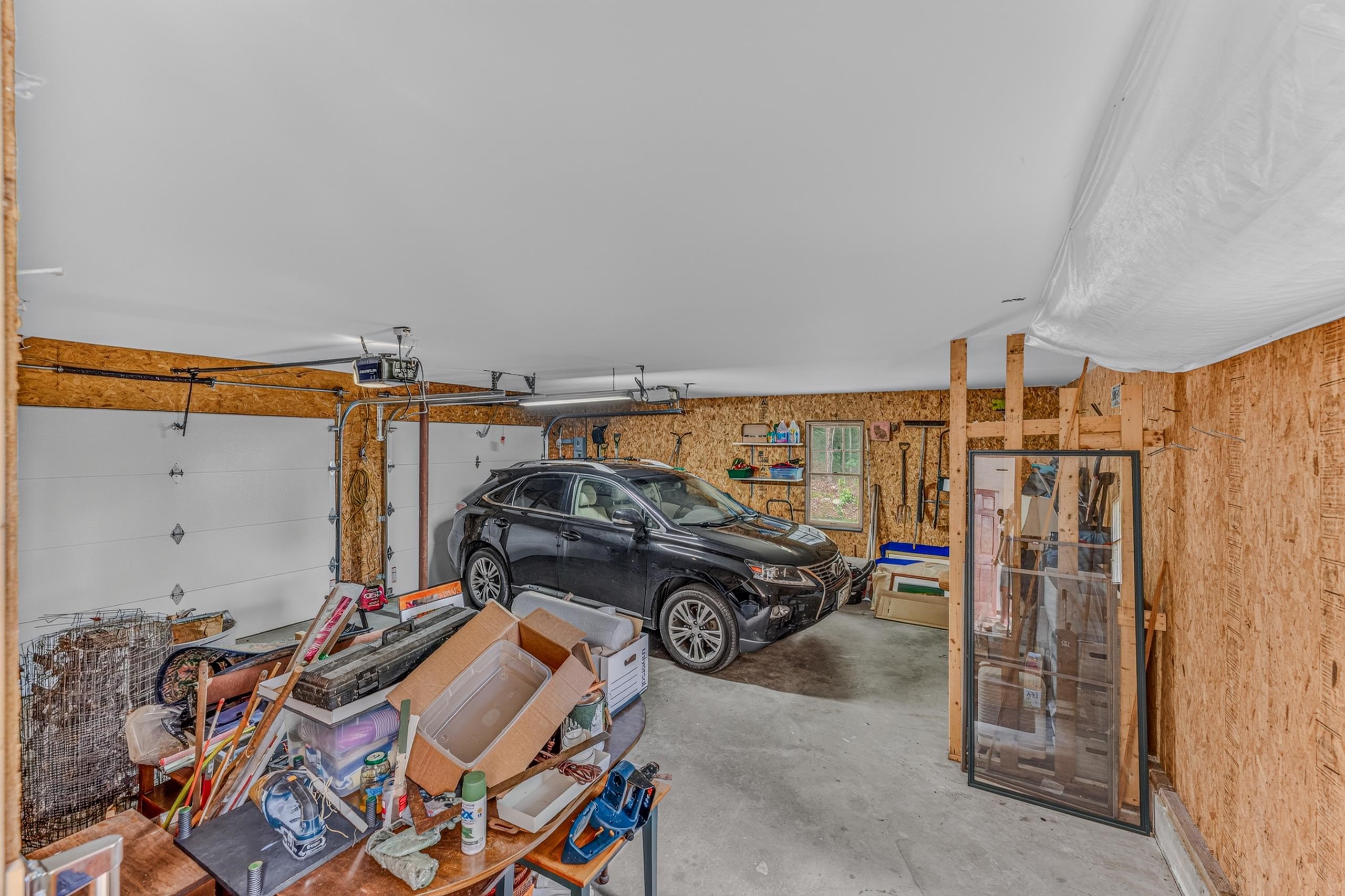 2 Car Garage-Direct Entry