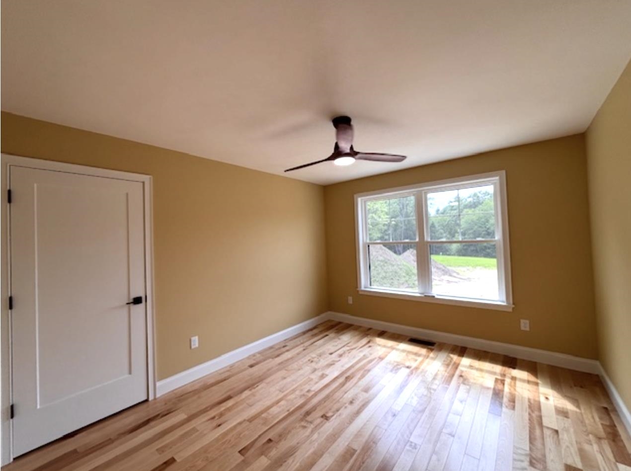 44 Edgewater Dr, Brentwood, NH 03833
